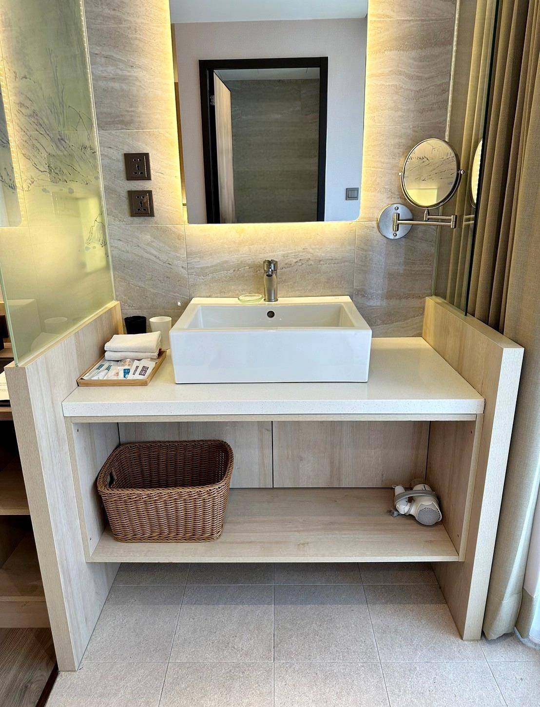 桃園市龜山區住宿推薦｜悅徠舘商務飯店JOYFULTEL｜機場捷運長庚醫院站步行17分鐘，旅人尊享多樣服務設施，享受舒適如家溫馨氛圍之悅徠舘開箱分享！