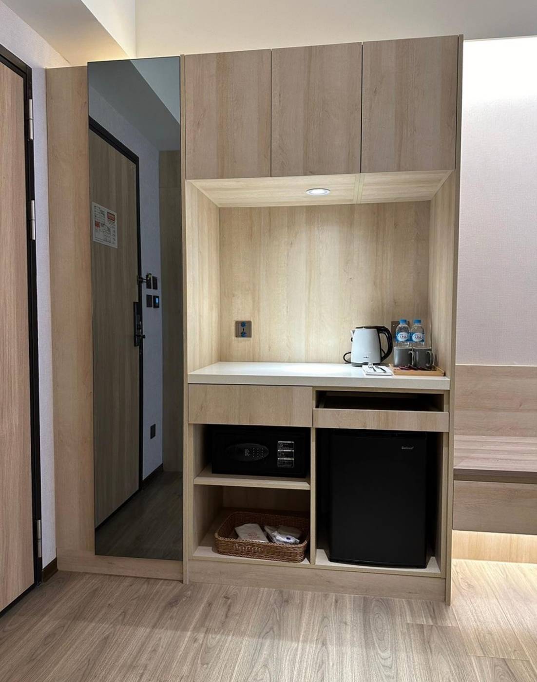 桃園市龜山區住宿推薦｜悅徠舘商務飯店JOYFULTEL｜機場捷運長庚醫院站步行17分鐘，旅人尊享多樣服務設施，享受舒適如家溫馨氛圍之悅徠舘開箱分享！