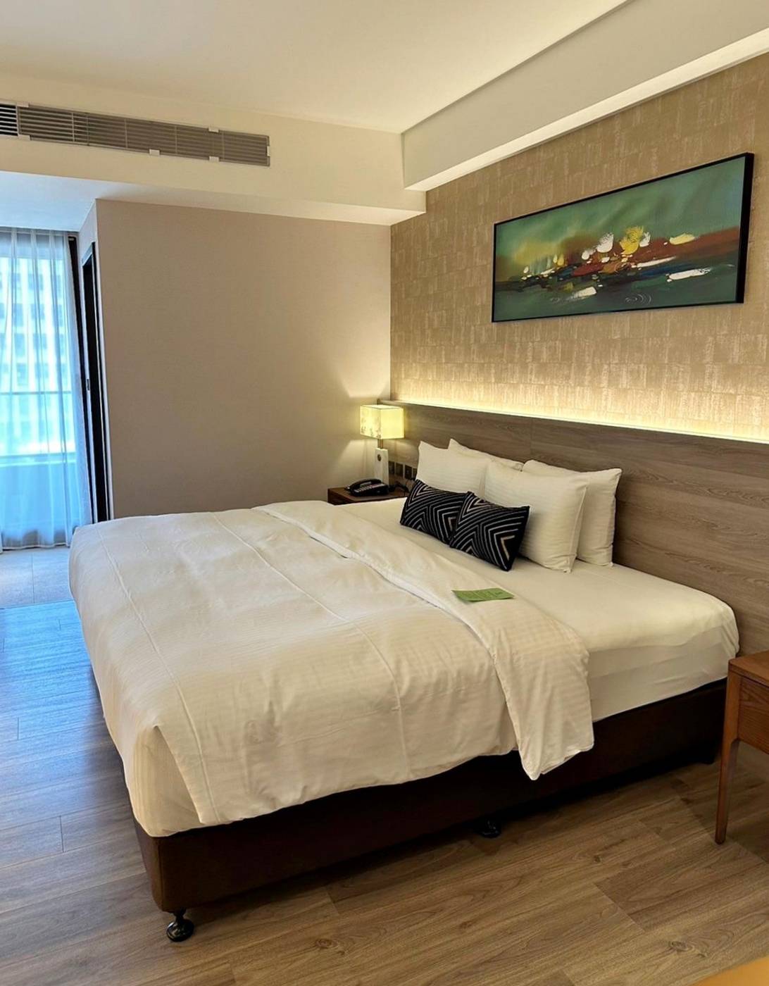 桃園市龜山區住宿推薦｜悅徠舘商務飯店JOYFULTEL｜機場捷運長庚醫院站步行17分鐘，旅人尊享多樣服務設施，享受舒適如家溫馨氛圍之悅徠舘開箱分享！