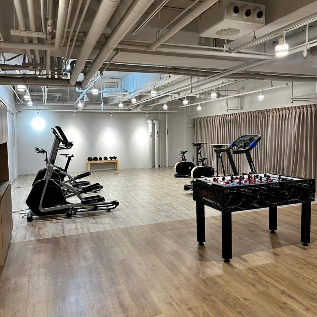 桃園市龜山區住宿推薦｜悅徠舘商務飯店JOYFULTEL｜機場捷運長庚醫院站步行17分鐘，旅人尊享多樣服務設施，享受舒適如家溫馨氛圍之悅徠舘開箱分享！