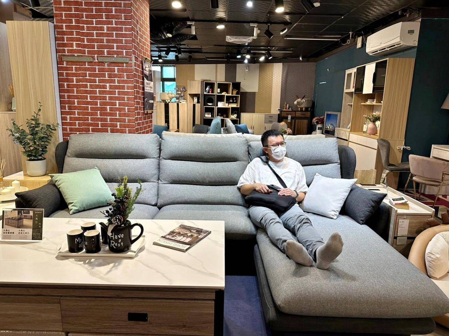 新北家具推薦｜億家具批發倉庫新莊店｜台灣製造平價精品家具，工廠直營客製化沙發，人人可享批發價，打造舒適質感居家生活！