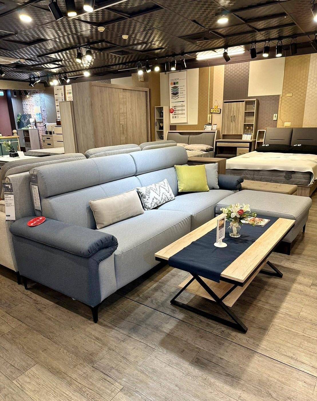 新北家具推薦｜億家具批發倉庫新莊店｜台灣製造平價精品家具，工廠直營客製化沙發，人人可享批發價，打造舒適質感居家生活！