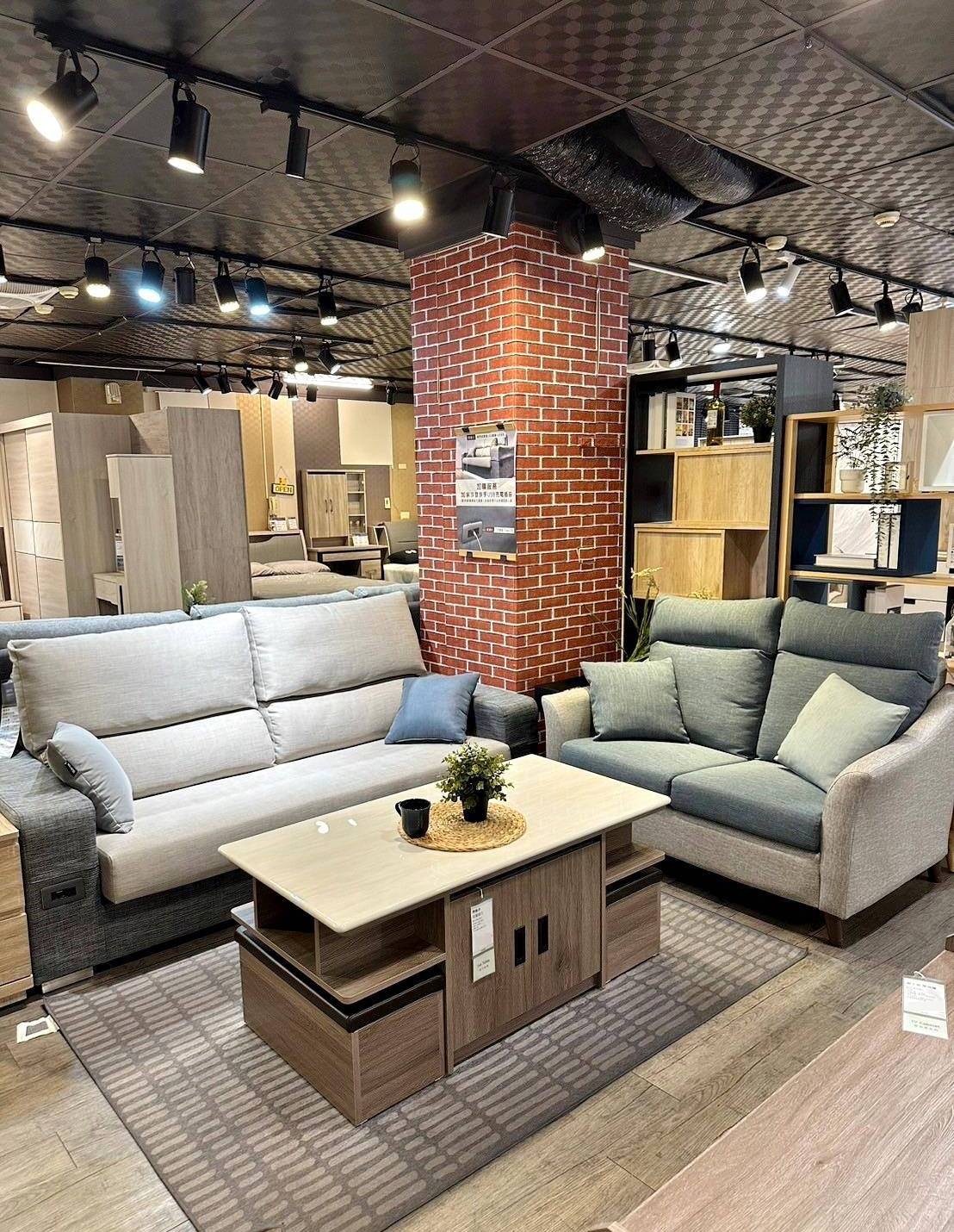 新北家具推薦｜億家具批發倉庫新莊店｜台灣製造平價精品家具，工廠直營客製化沙發，人人可享批發價，打造舒適質感居家生活！