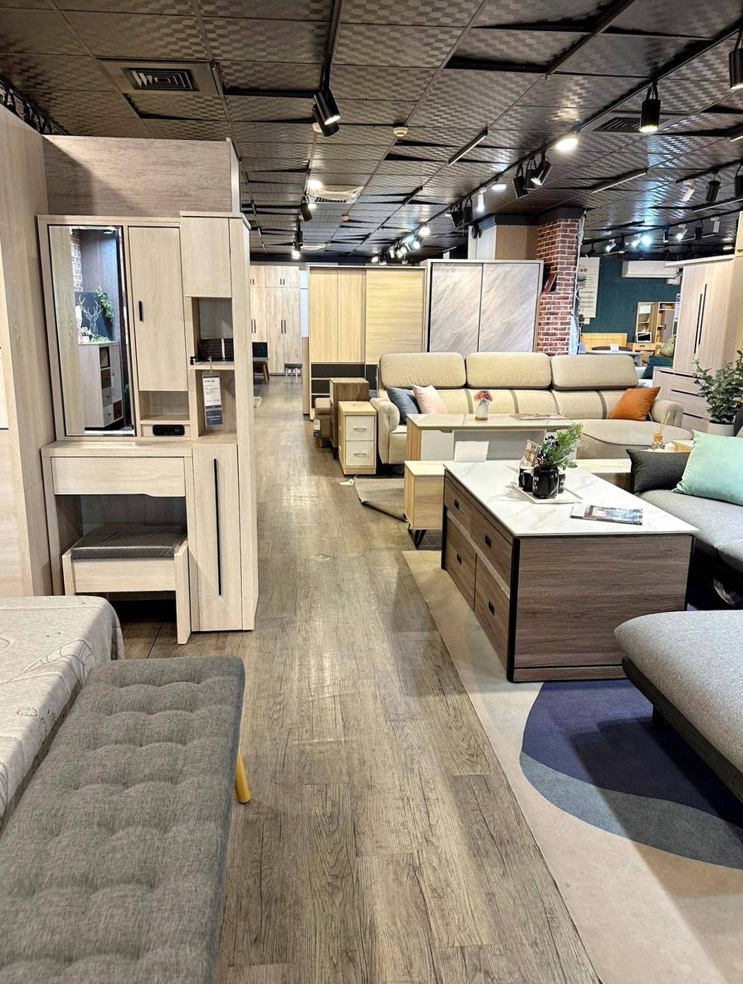 新北家具推薦｜億家具批發倉庫新莊店｜台灣製造平價精品家具，工廠直營客製化沙發，人人可享批發價，打造舒適質感居家生活！