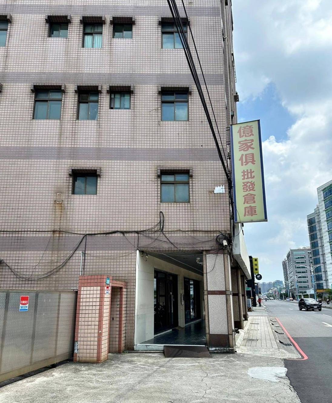 新北家具推薦｜億家具批發倉庫新莊店｜台灣製造平價精品家具，工廠直營客製化沙發，人人可享批發價，打造舒適質感居家生活！