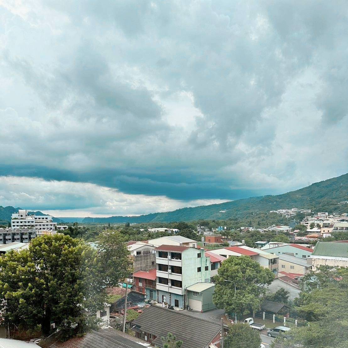 南投縣水里鄉住宿推薦｜福容徠旅水里店｜福容大飯店創建的輕旅品牌，坐擁山林裡的藝術旅店，遠離塵囂四周山林環繞之福容徠旅水里店開箱分享！