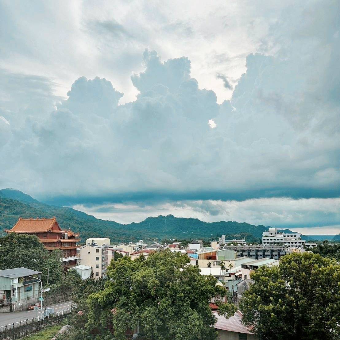 南投縣水里鄉住宿推薦｜福容徠旅水里店｜福容大飯店創建的輕旅品牌，坐擁山林裡的藝術旅店，遠離塵囂四周山林環繞之福容徠旅水里店開箱分享！