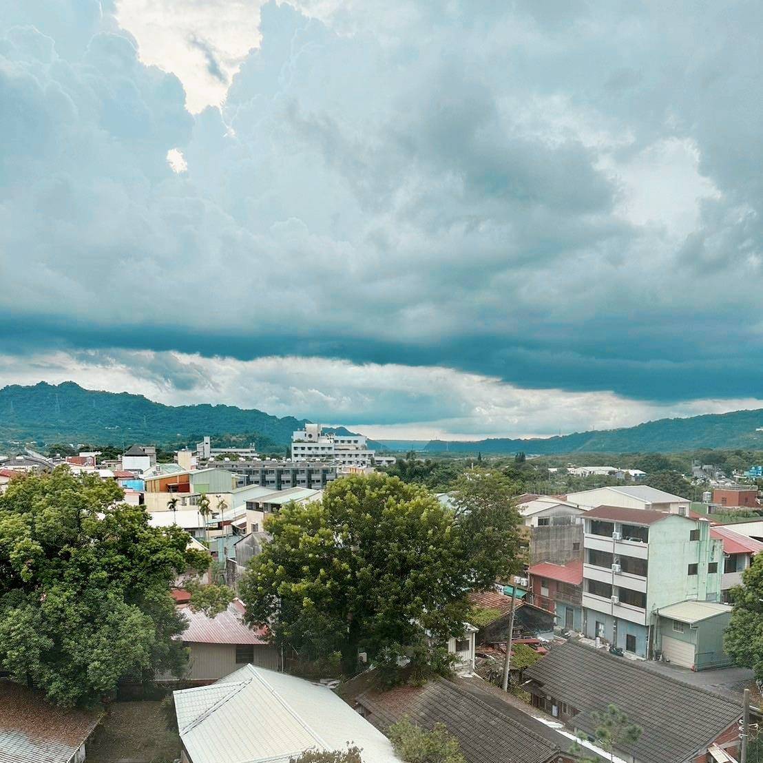 南投縣水里鄉住宿推薦｜福容徠旅水里店｜福容大飯店創建的輕旅品牌，坐擁山林裡的藝術旅店，遠離塵囂四周山林環繞之福容徠旅水里店開箱分享！