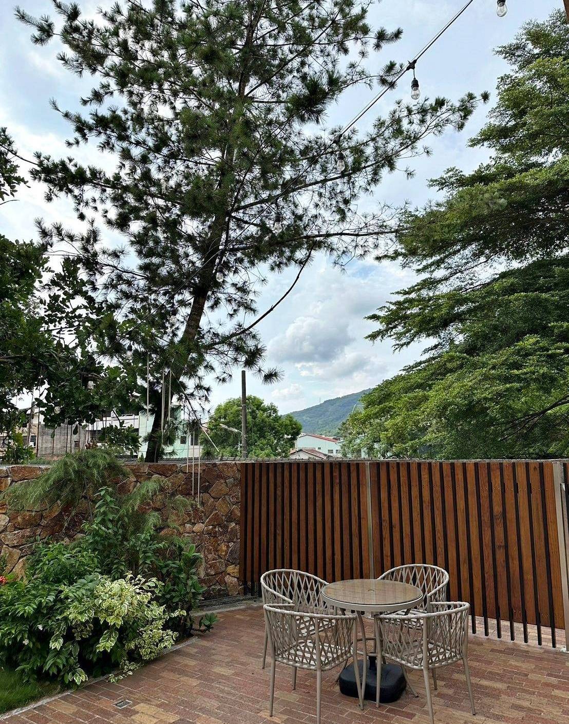 南投縣水里鄉住宿推薦｜福容徠旅水里店｜福容大飯店創建的輕旅品牌，坐擁山林裡的藝術旅店，遠離塵囂四周山林環繞之福容徠旅水里店開箱分享！