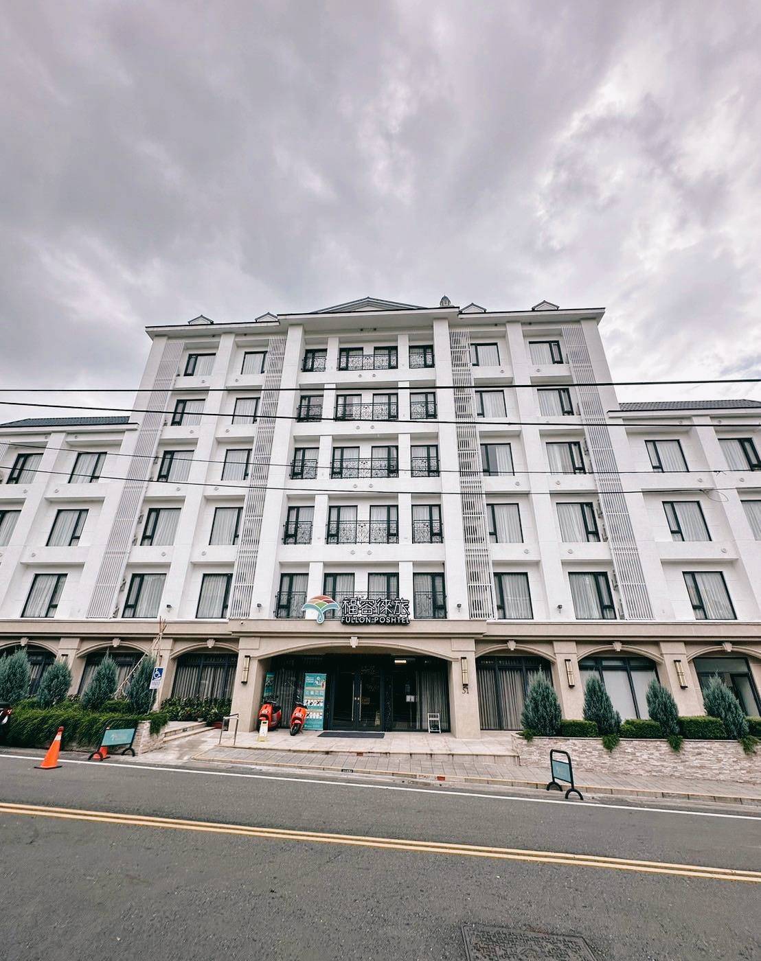 南投縣水里鄉住宿推薦｜福容徠旅水里店｜福容大飯店創建的輕旅品牌，坐擁山林裡的藝術旅店，遠離塵囂四周山林環繞之福容徠旅水里店開箱分享！