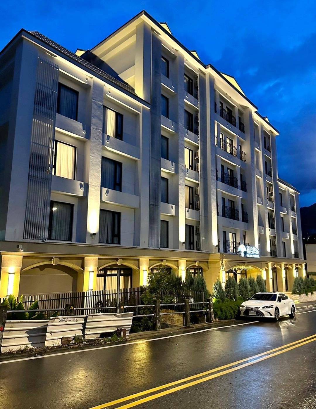 南投縣水里鄉住宿推薦｜福容徠旅水里店｜福容大飯店創建的輕旅品牌，坐擁山林裡的藝術旅店，遠離塵囂四周山林環繞之福容徠旅水里店開箱分享！