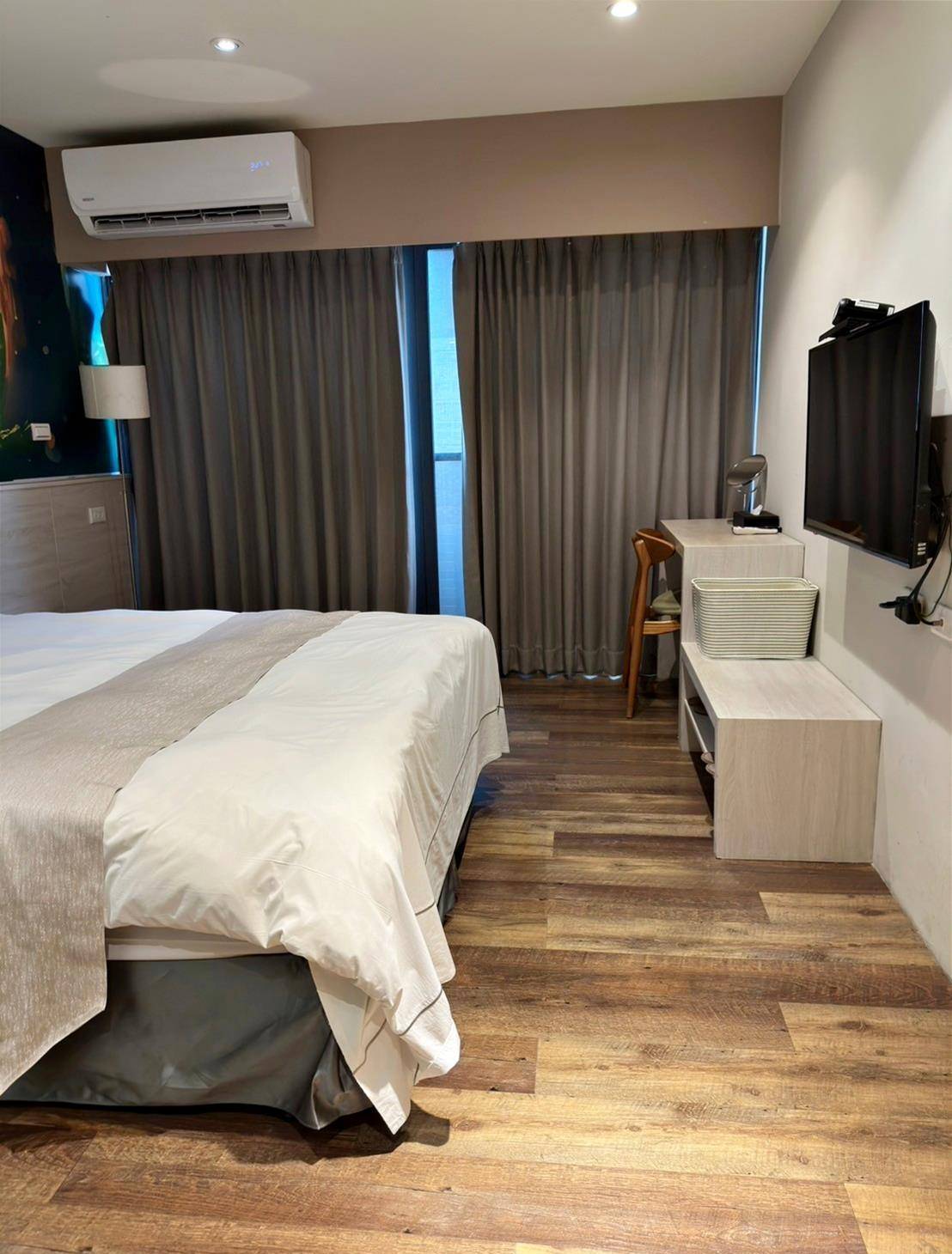 台中西屯區住宿推薦｜達斯旅店Dazz inn｜提供住宿客免費停車場，匠心獨具童繪主題多種客房，下樓走出去即逢甲夜市，吃喝玩樂生活機能方便之達斯旅店入住心得分享！