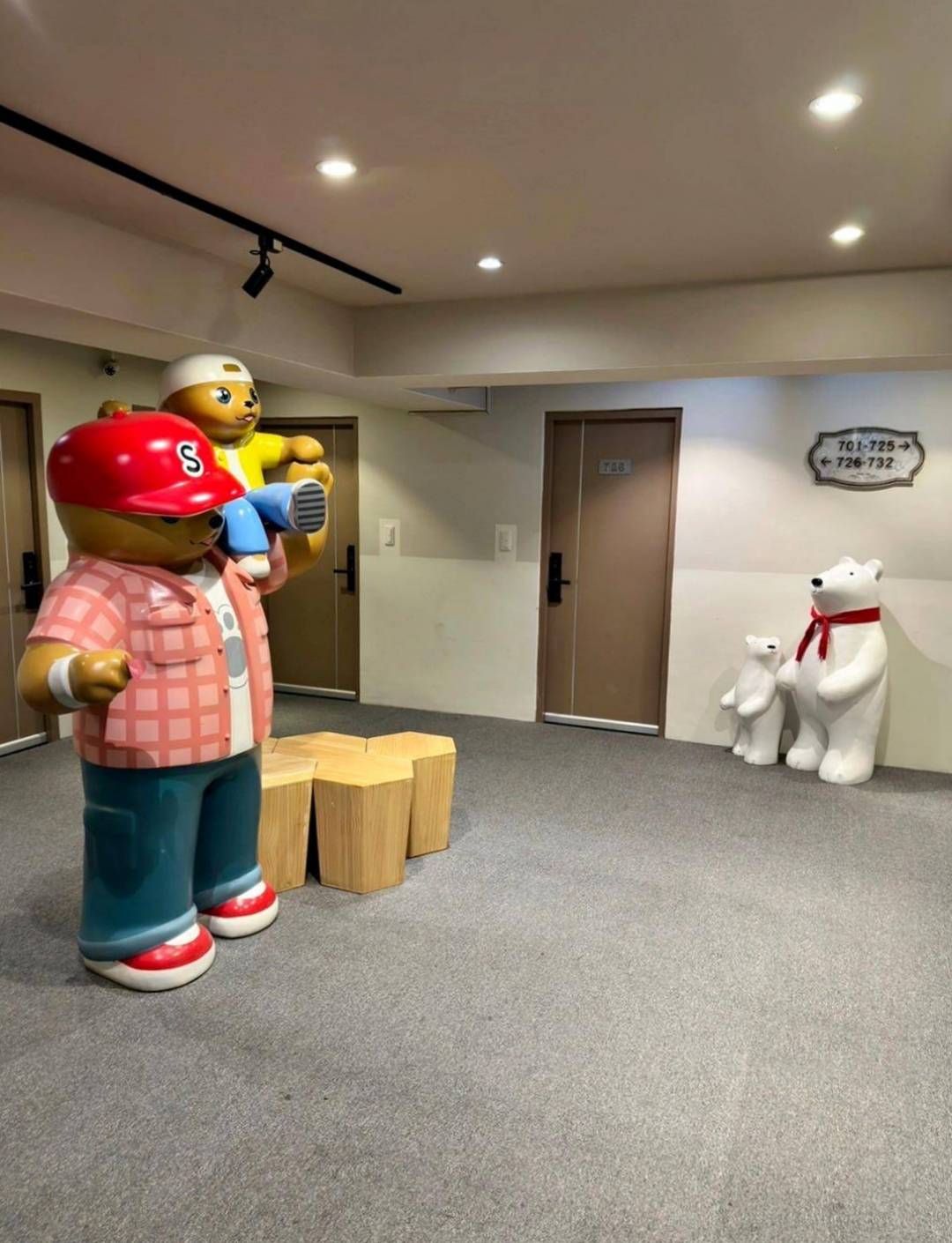 台中西屯區住宿推薦｜達斯旅店Dazz inn｜提供住宿客免費停車場，匠心獨具童繪主題多種客房，下樓走出去即逢甲夜市，吃喝玩樂生活機能方便之達斯旅店入住心得分享！