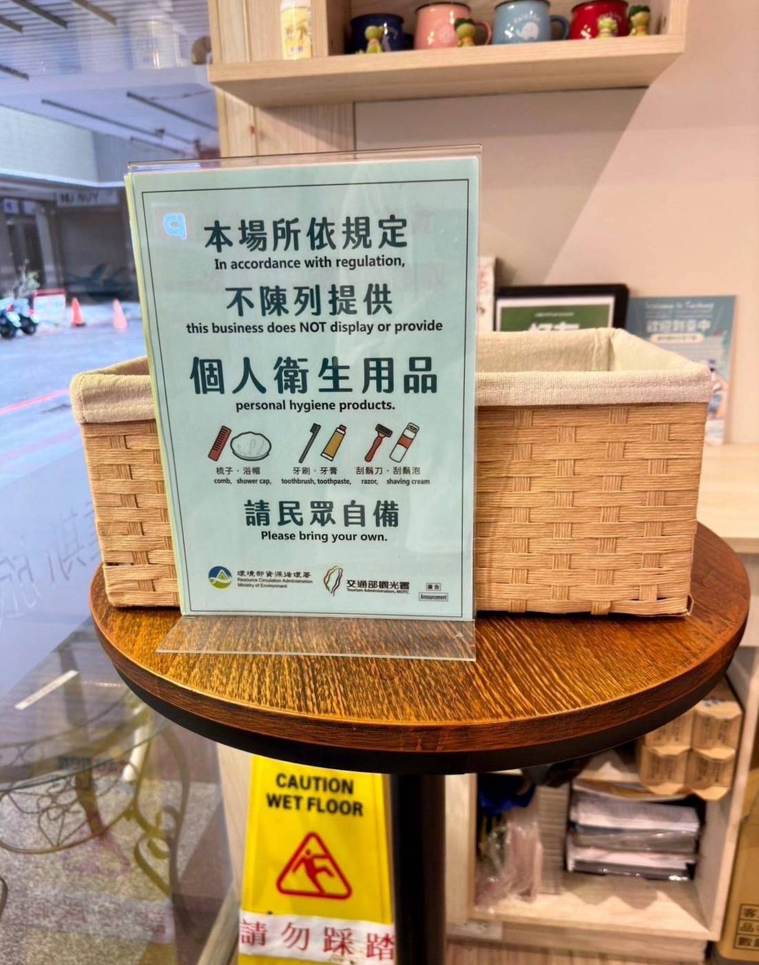台中西屯區住宿推薦｜達斯旅店Dazz inn｜提供住宿客免費停車場，匠心獨具童繪主題多種客房，下樓走出去即逢甲夜市，吃喝玩樂生活機能方便之達斯旅店入住心得分享！