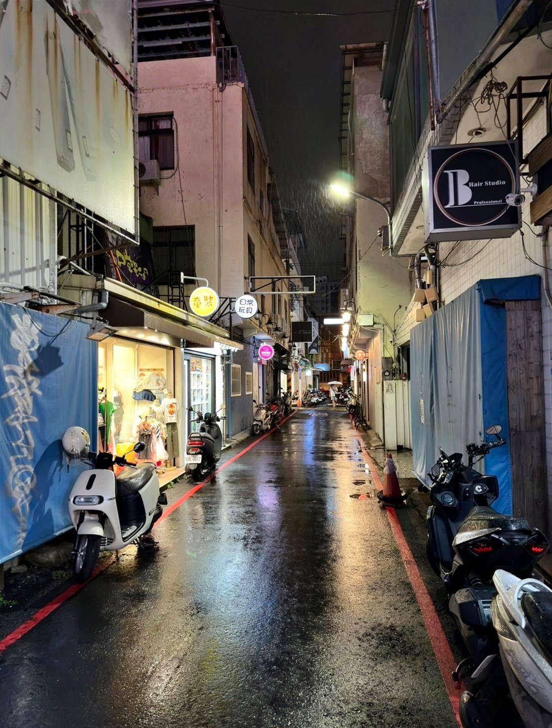 台中西屯區住宿推薦｜達斯旅店Dazz inn｜提供住宿客免費停車場，匠心獨具童繪主題多種客房，下樓走出去即逢甲夜市，吃喝玩樂生活機能方便之達斯旅店入住心得分享！