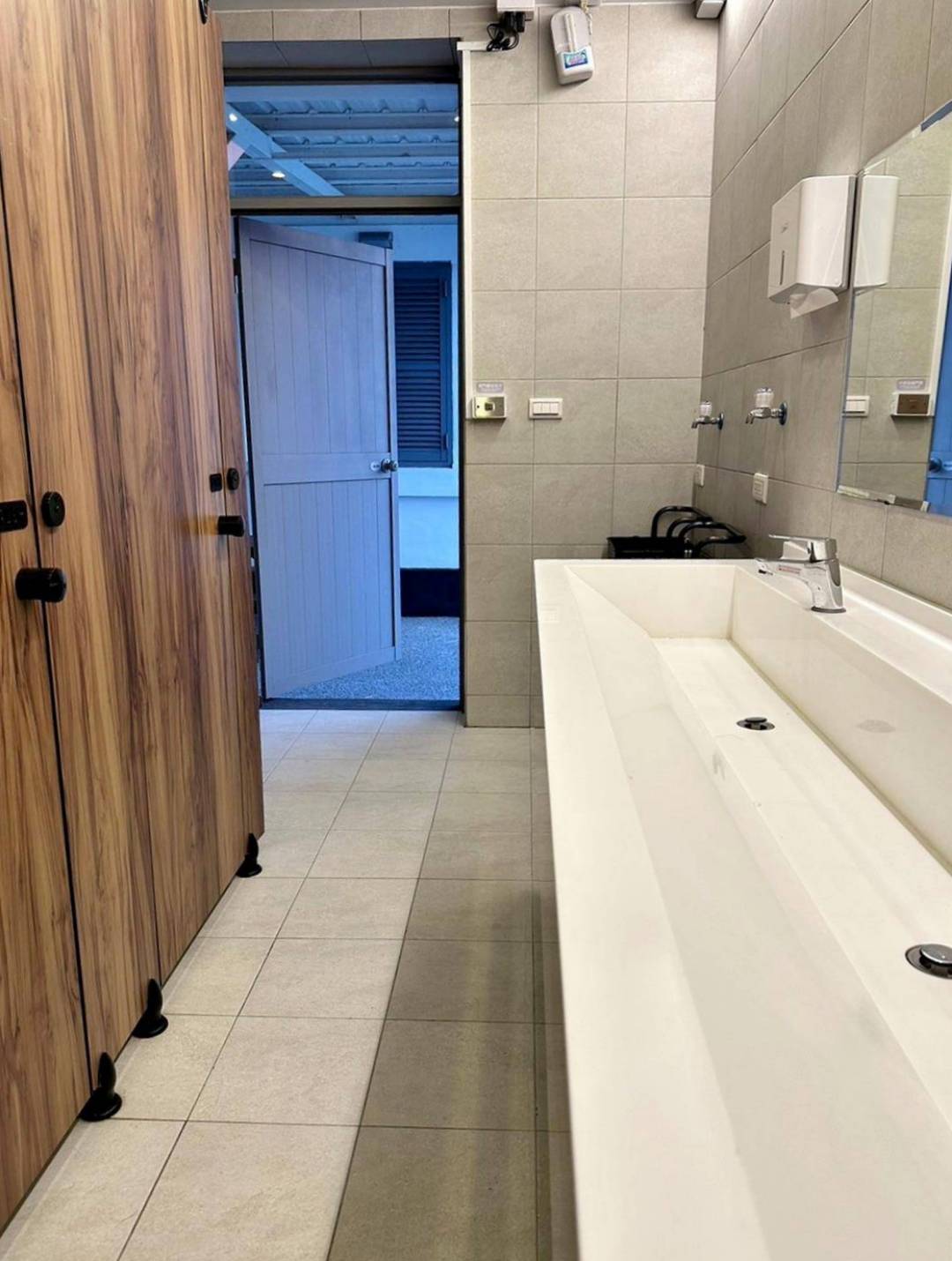 台中清水區住宿推薦|高美燈塔園區|全台唯一可泊宿燈塔園區民宿,登塔可眺望高美濕地全景之高美燈塔園區入住心得分享! - 第42張圖 台中清水區住宿推薦|高美燈塔園區|全台唯一可泊宿燈塔園區民宿,登塔可眺望高美濕地全景之高美燈塔園區入住心得分享!