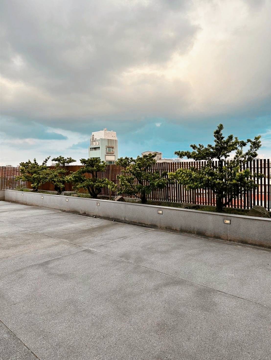 桃園市龜山區住宿推薦｜悅徠舘商務飯店JOYFULTEL｜機場捷運長庚醫院站步行17分鐘，旅人尊享多樣服務設施，享受舒適如家溫馨氛圍之悅徠舘開箱分享！