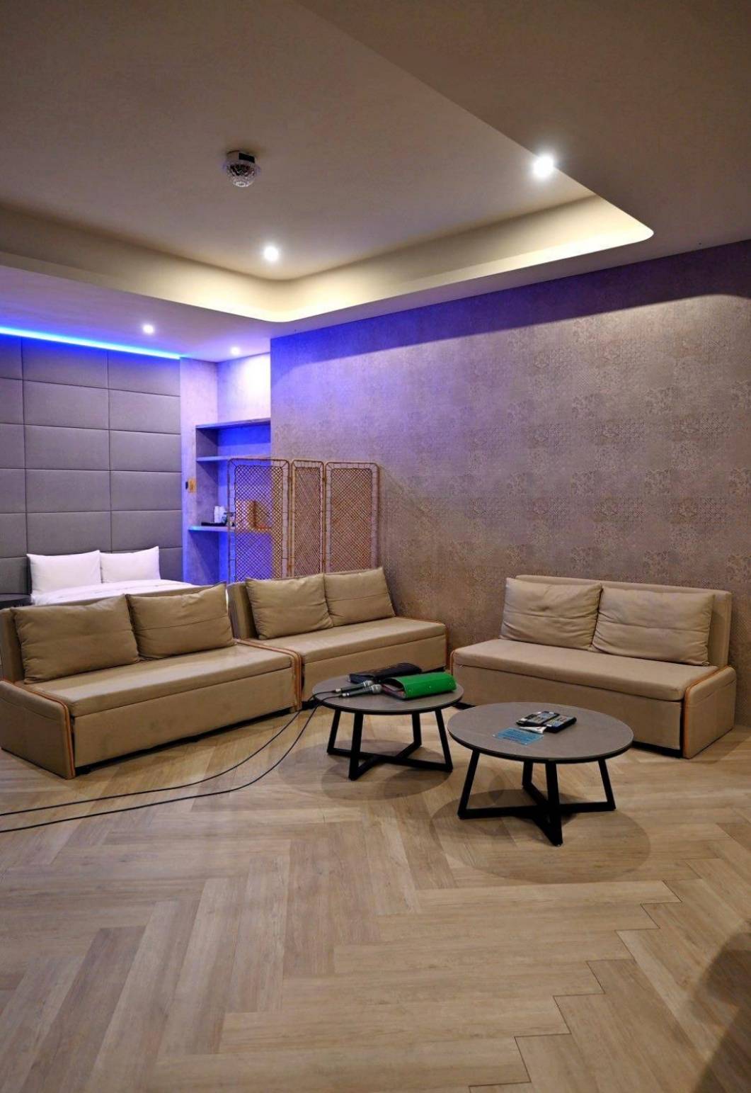 南投縣名間鄉住宿推薦｜雅薇漫旅行館｜超大獨立車庫精品旅館，現代兼具美學設計風格，舒適裝潢打造特色房型之雅薇漫旅行館入住心得分享！