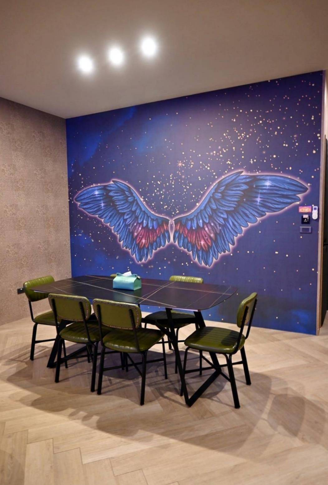 南投縣名間鄉住宿推薦｜雅薇漫旅行館｜超大獨立車庫精品旅館，現代兼具美學設計風格，舒適裝潢打造特色房型之雅薇漫旅行館入住心得分享！