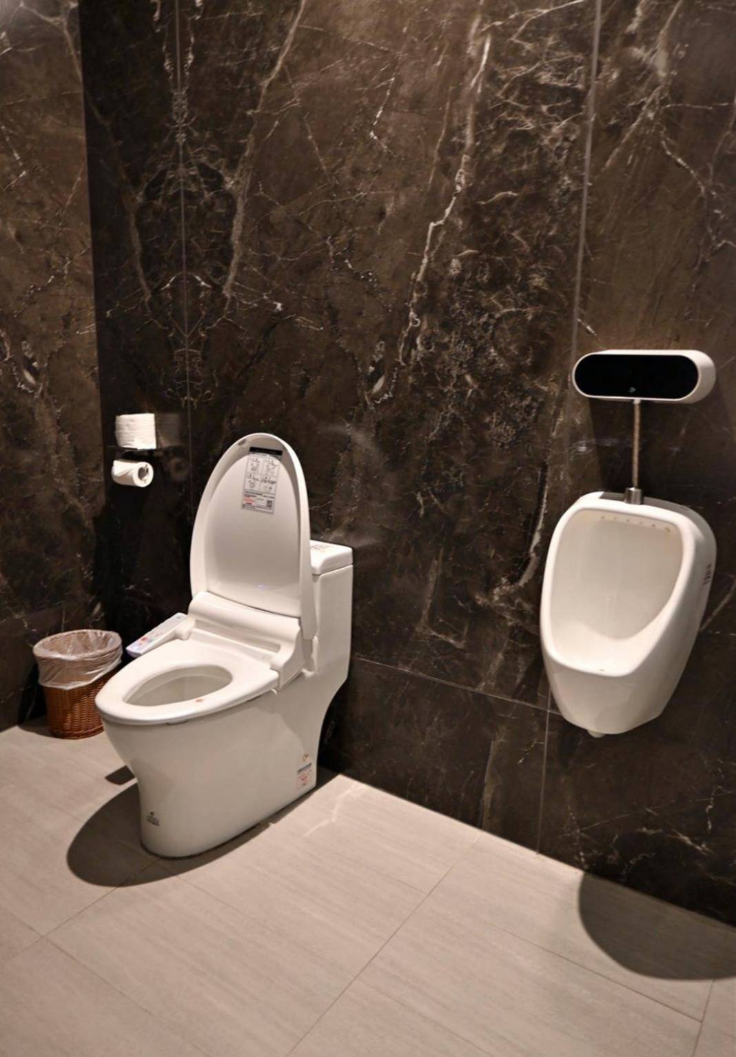 南投縣名間鄉住宿推薦｜雅薇漫旅行館｜超大獨立車庫精品旅館，現代兼具美學設計風格，舒適裝潢打造特色房型之雅薇漫旅行館入住心得分享！