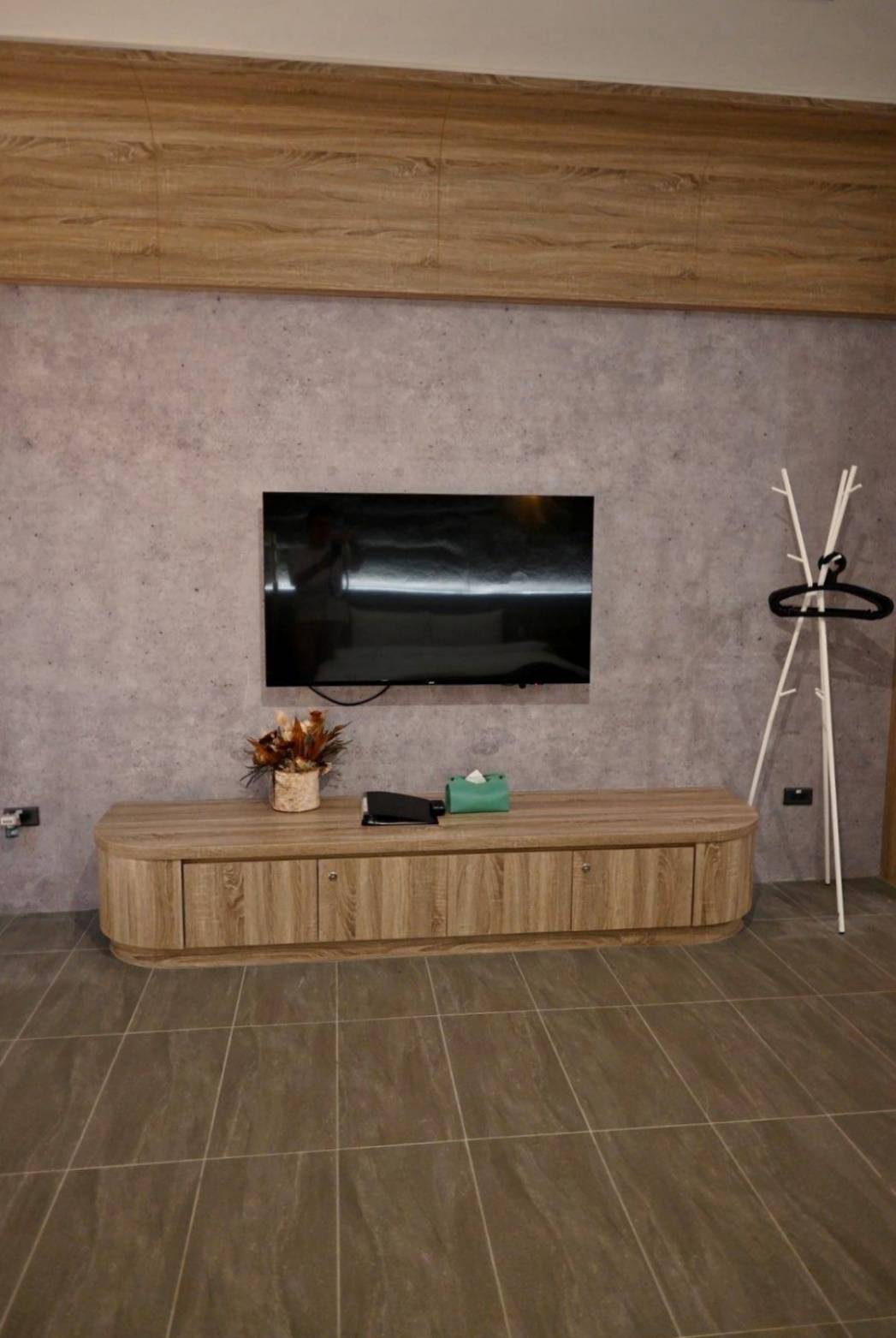 南投縣名間鄉住宿推薦｜雅薇漫旅行館｜超大獨立車庫精品旅館，現代兼具美學設計風格，舒適裝潢打造特色房型之雅薇漫旅行館入住心得分享！