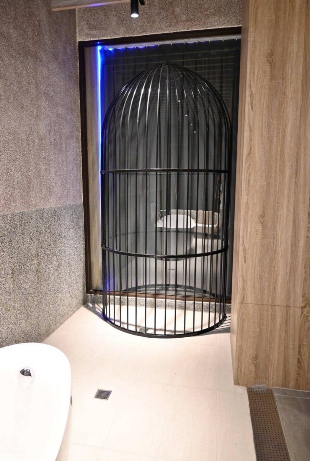 南投縣名間鄉住宿推薦｜雅薇漫旅行館｜超大獨立車庫精品旅館，現代兼具美學設計風格，舒適裝潢打造特色房型之雅薇漫旅行館入住心得分享！