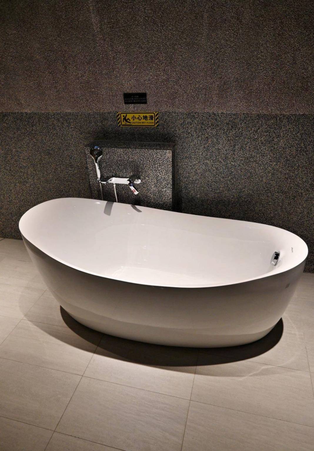 南投縣名間鄉住宿推薦｜雅薇漫旅行館｜超大獨立車庫精品旅館，現代兼具美學設計風格，舒適裝潢打造特色房型之雅薇漫旅行館入住心得分享！