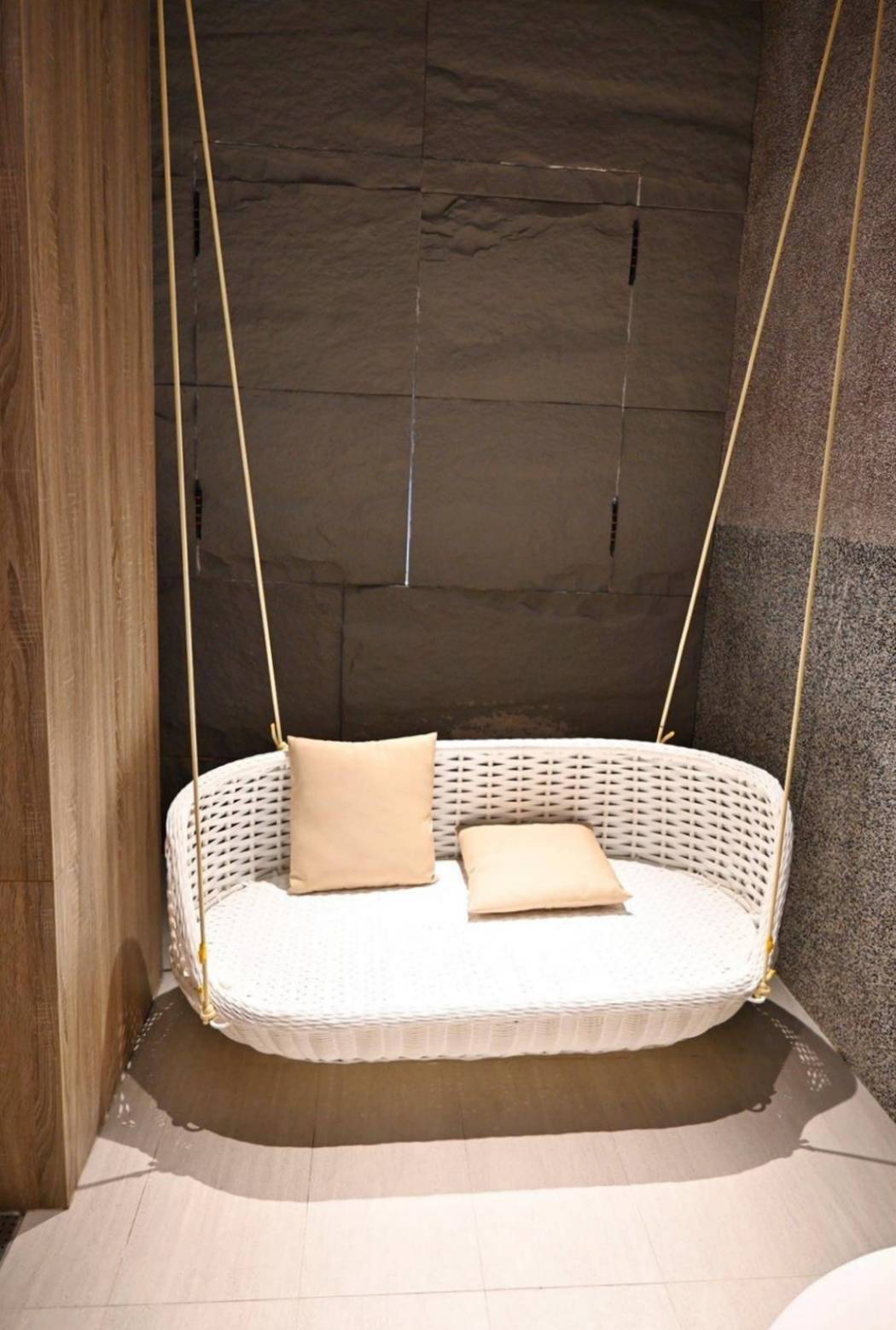 南投縣名間鄉住宿推薦｜雅薇漫旅行館｜超大獨立車庫精品旅館，現代兼具美學設計風格，舒適裝潢打造特色房型之雅薇漫旅行館入住心得分享！