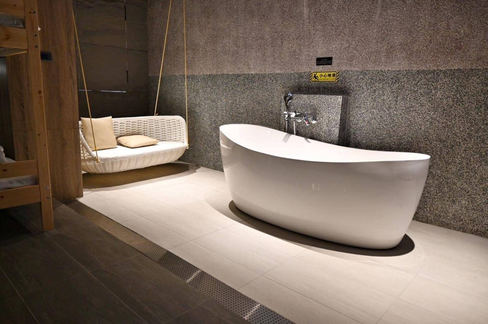 南投縣名間鄉住宿推薦｜雅薇漫旅行館｜超大獨立車庫精品旅館，現代兼具美學設計風格，舒適裝潢打造特色房型之雅薇漫旅行館入住心得分享！