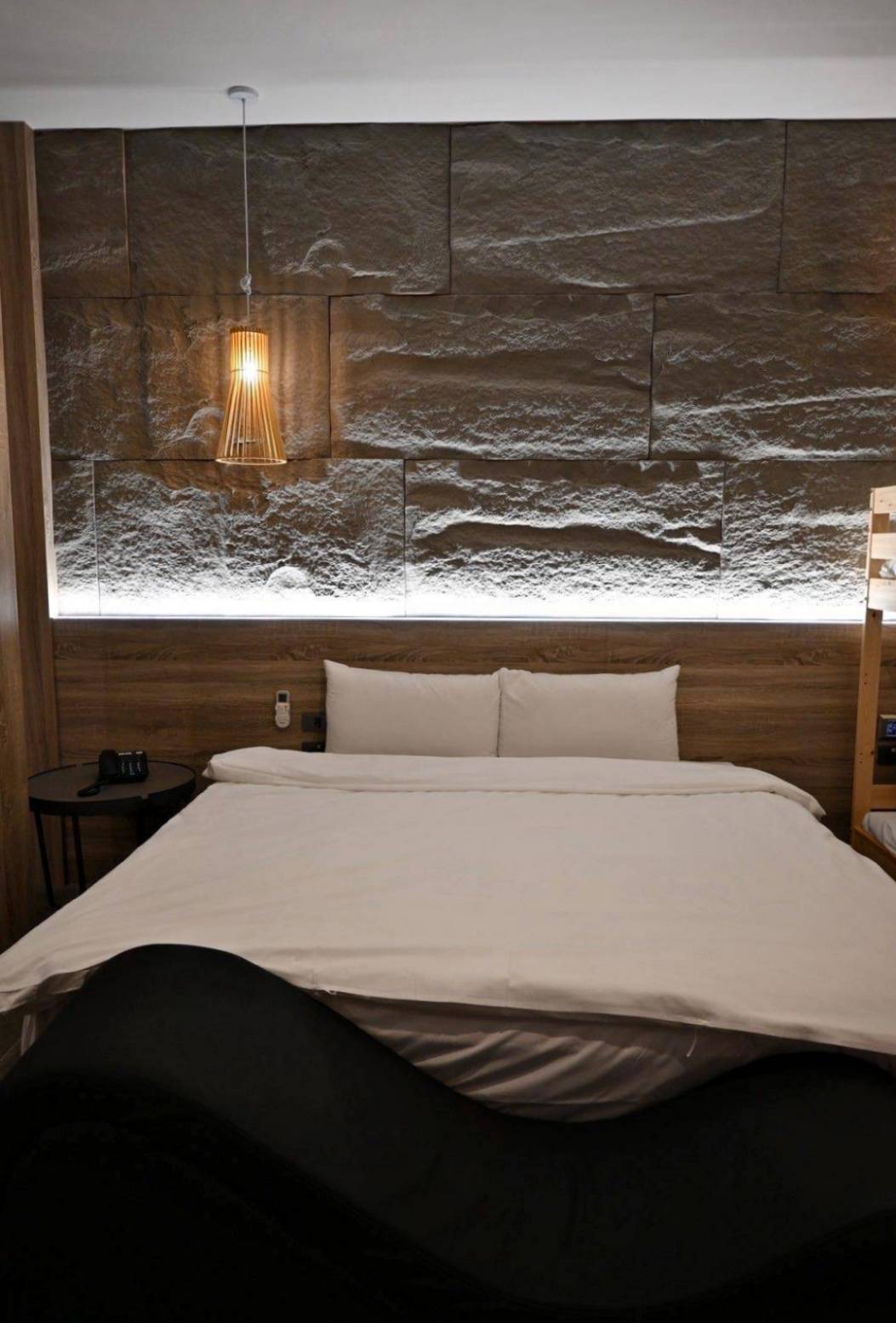 南投縣名間鄉住宿推薦｜雅薇漫旅行館｜超大獨立車庫精品旅館，現代兼具美學設計風格，舒適裝潢打造特色房型之雅薇漫旅行館入住心得分享！