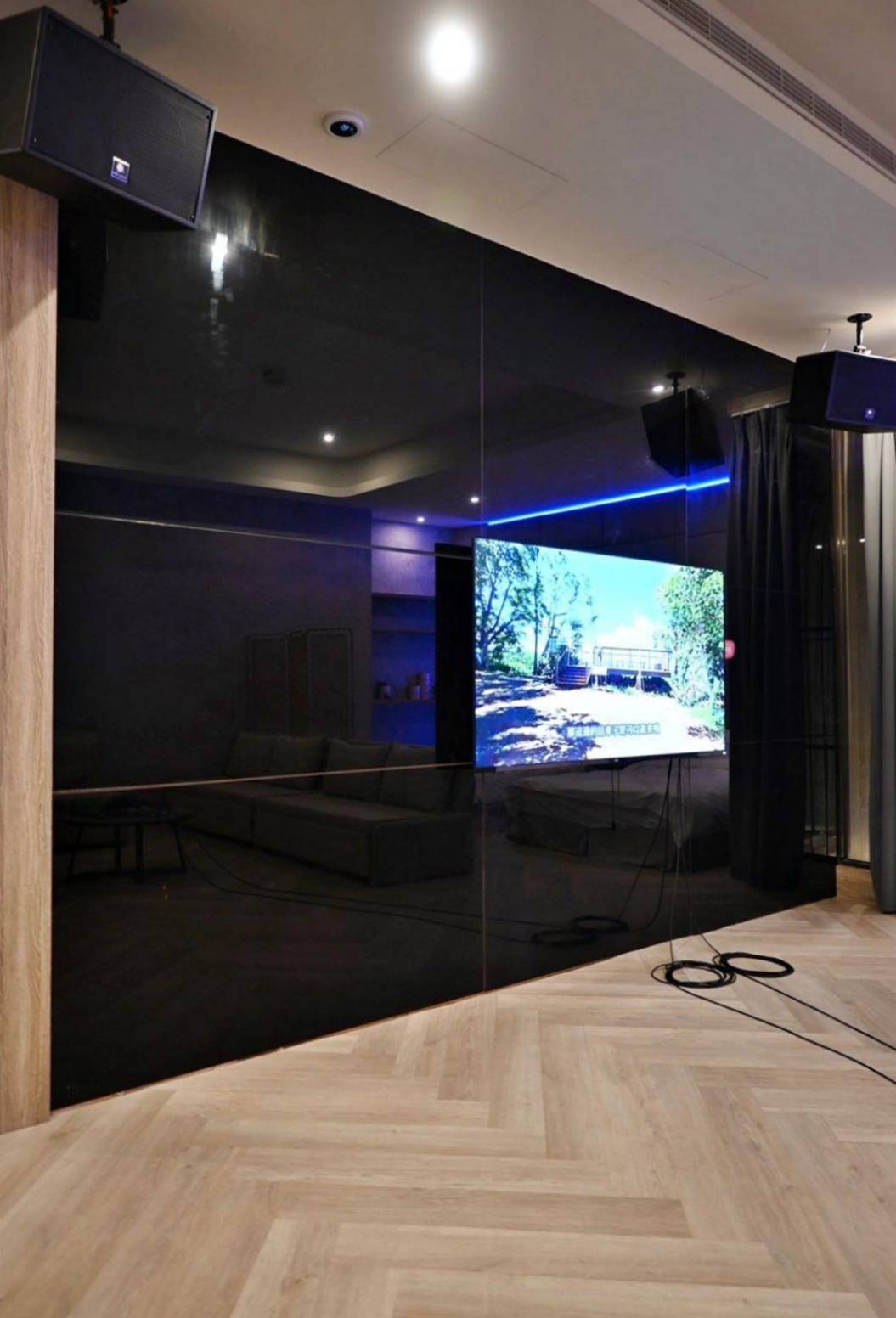 南投縣名間鄉住宿推薦｜雅薇漫旅行館｜超大獨立車庫精品旅館，現代兼具美學設計風格，舒適裝潢打造特色房型之雅薇漫旅行館入住心得分享！