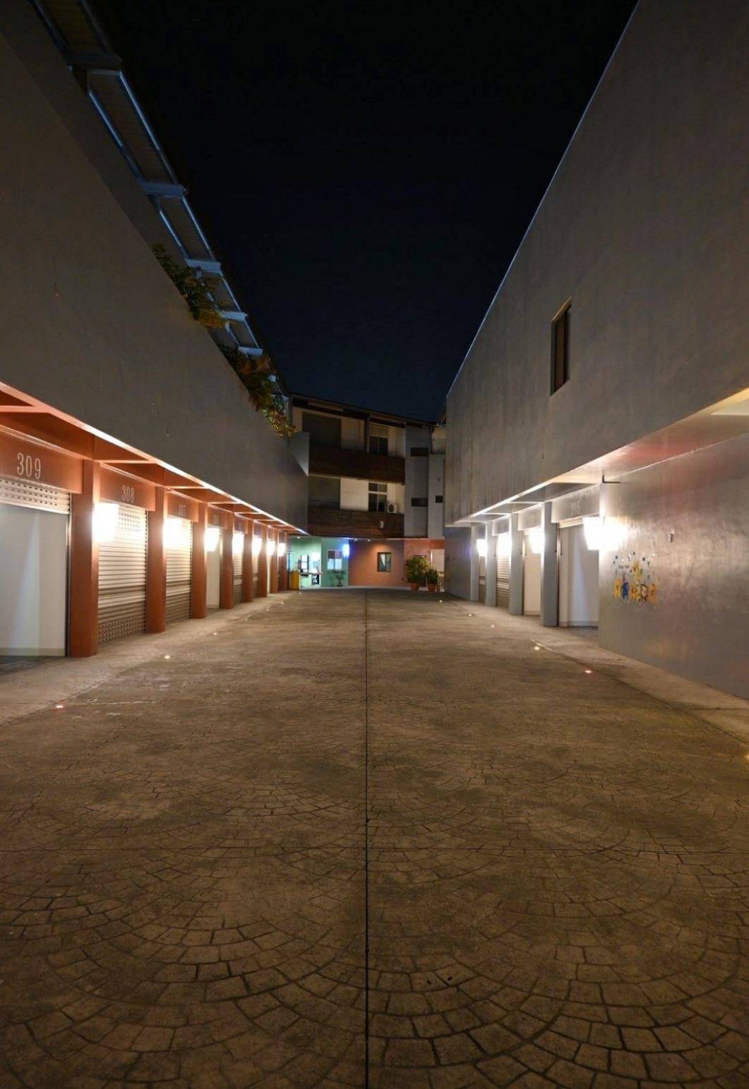 南投縣名間鄉住宿推薦｜雅薇漫旅行館｜超大獨立車庫精品旅館，現代兼具美學設計風格，舒適裝潢打造特色房型之雅薇漫旅行館入住心得分享！