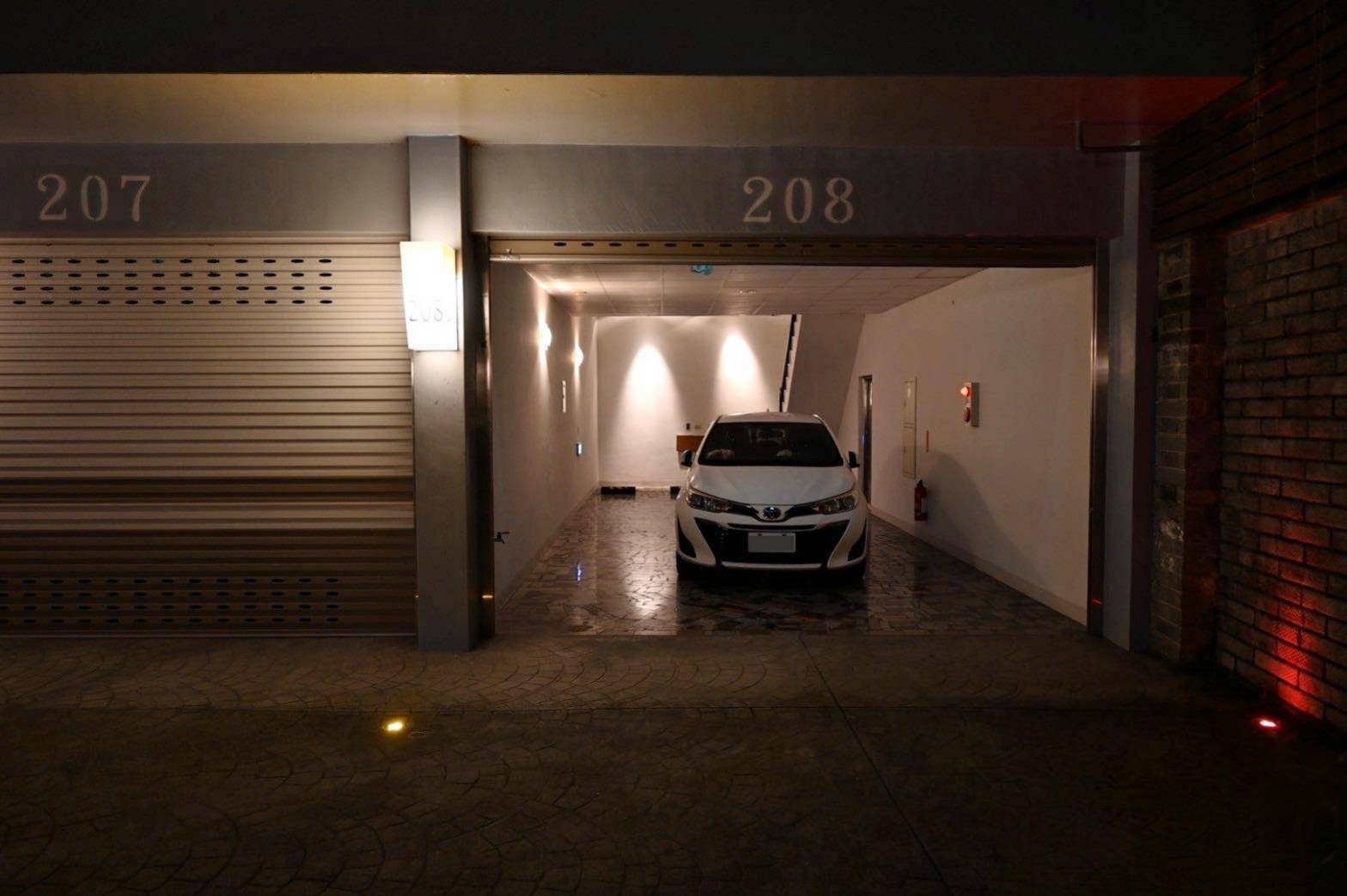 南投縣名間鄉住宿推薦｜雅薇漫旅行館｜超大獨立車庫精品旅館，現代兼具美學設計風格，舒適裝潢打造特色房型之雅薇漫旅行館入住心得分享！