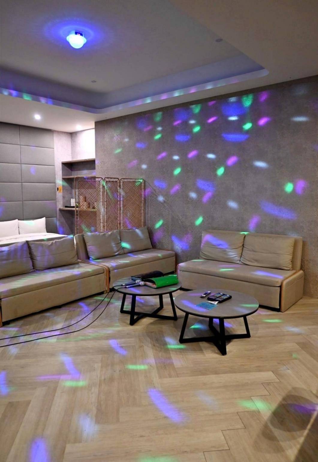 南投縣名間鄉住宿推薦｜雅薇漫旅行館｜超大獨立車庫精品旅館，現代兼具美學設計風格，舒適裝潢打造特色房型之雅薇漫旅行館入住心得分享！