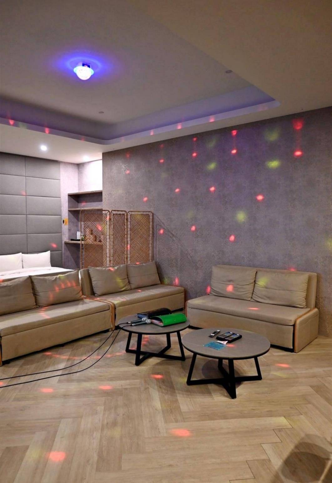 南投縣名間鄉住宿推薦｜雅薇漫旅行館｜超大獨立車庫精品旅館，現代兼具美學設計風格，舒適裝潢打造特色房型之雅薇漫旅行館入住心得分享！