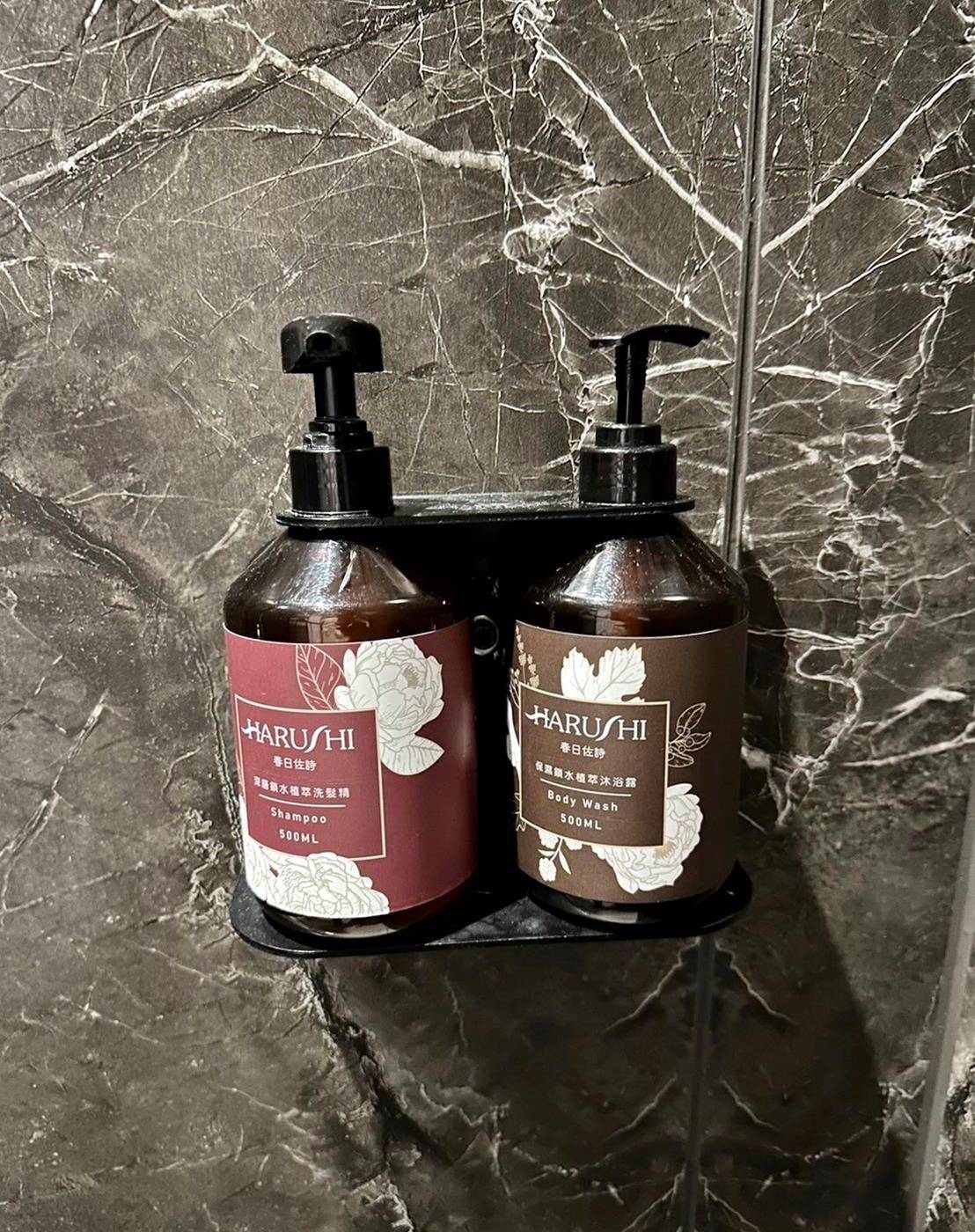 南投縣名間鄉住宿推薦｜雅薇漫旅行館｜超大獨立車庫精品旅館，現代兼具美學設計風格，舒適裝潢打造特色房型之雅薇漫旅行館入住心得分享！