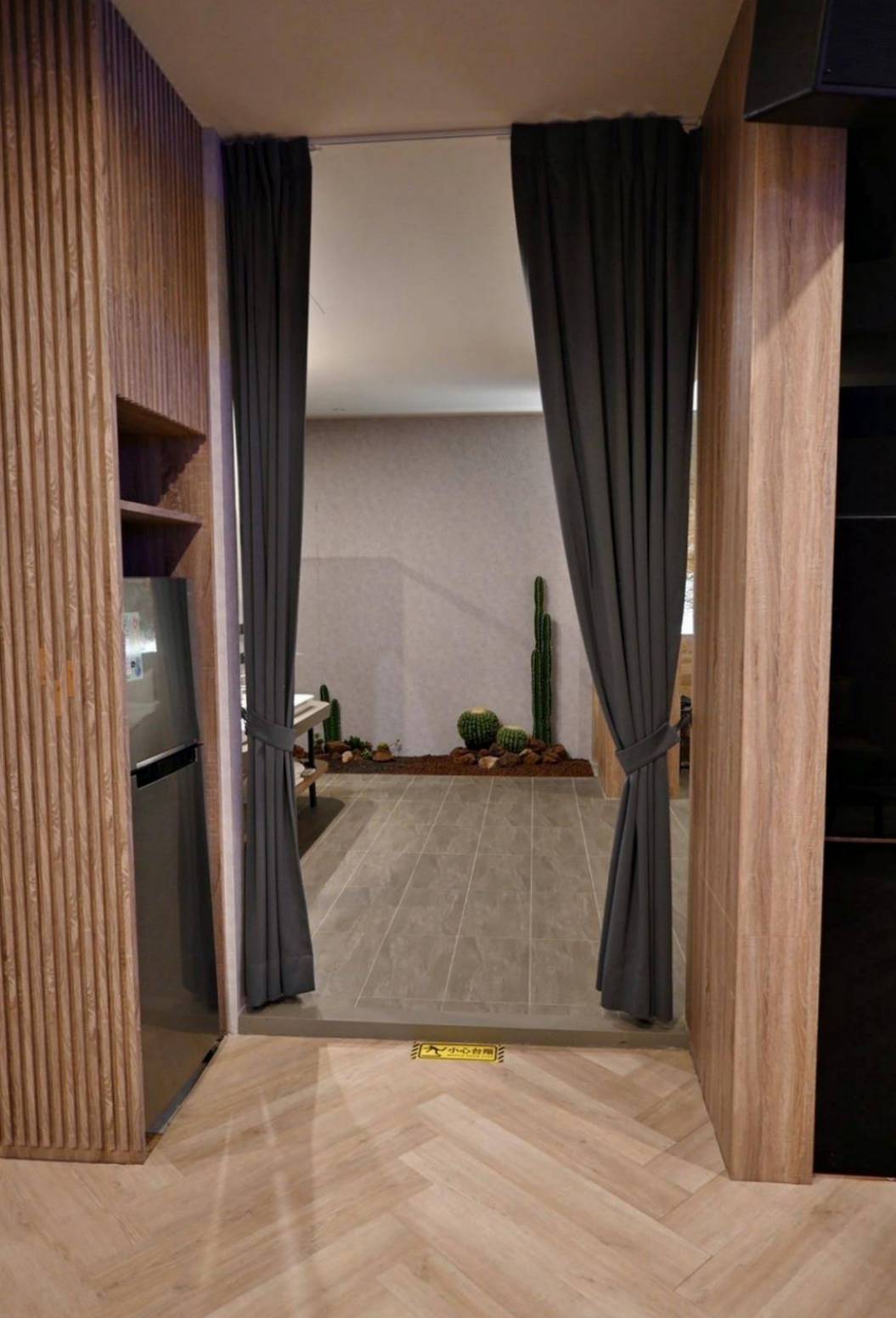 南投縣名間鄉住宿推薦｜雅薇漫旅行館｜超大獨立車庫精品旅館，現代兼具美學設計風格，舒適裝潢打造特色房型之雅薇漫旅行館入住心得分享！