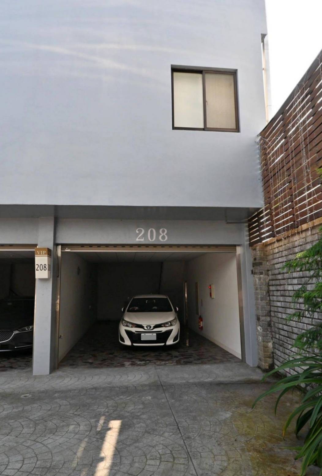 南投縣名間鄉住宿推薦｜雅薇漫旅行館｜超大獨立車庫精品旅館，現代兼具美學設計風格，舒適裝潢打造特色房型之雅薇漫旅行館入住心得分享！