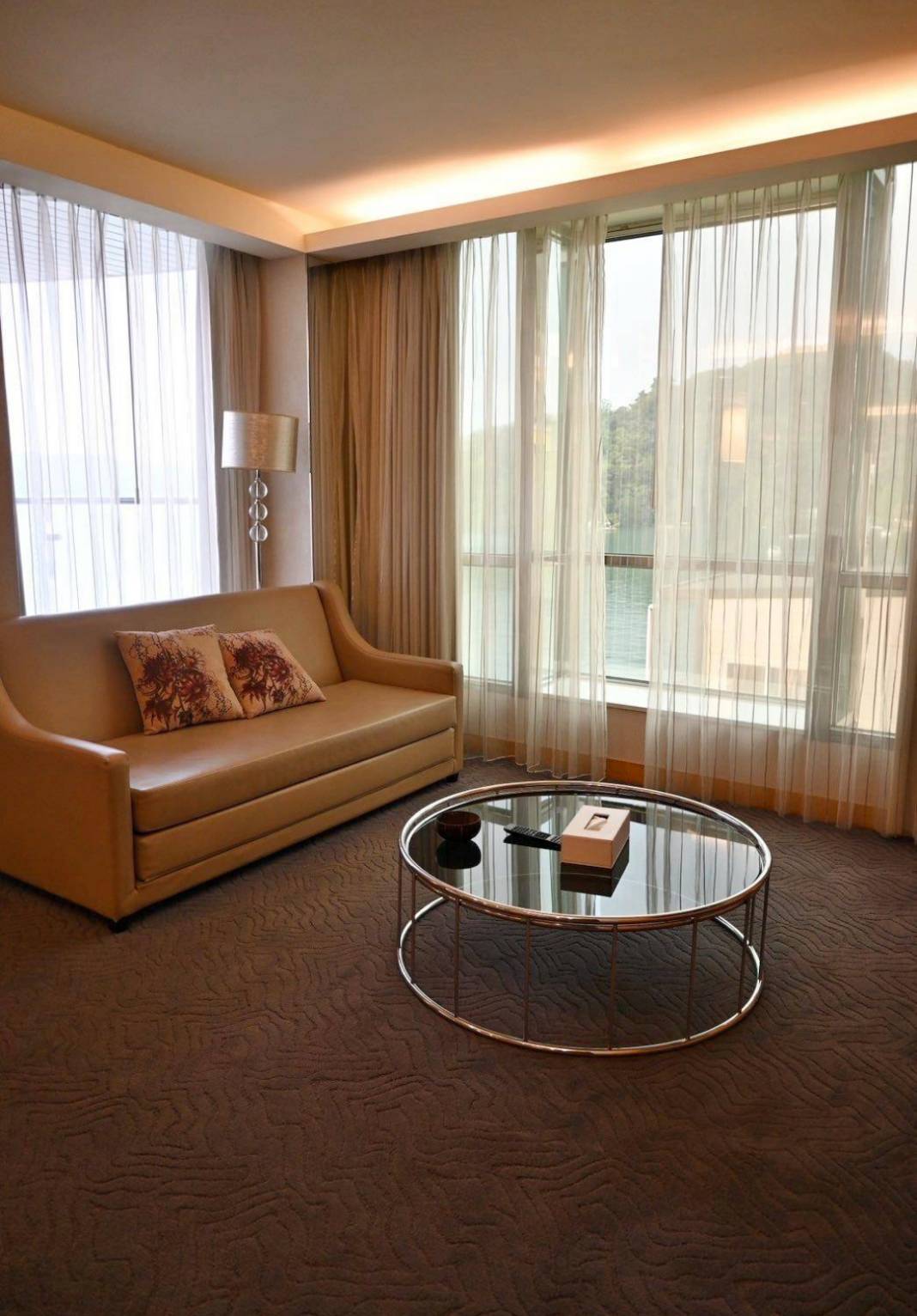 南投縣魚池鄉日月潭住宿推薦｜日月潭飯店晶澤會館THE CRYSTAL RESORT｜伊達邵商店街旁、一覽日月潭絕美湖景、媲美星級料理、亞覓湖景餐酒館美食應有盡有之晶澤會館一泊二食開箱分享！