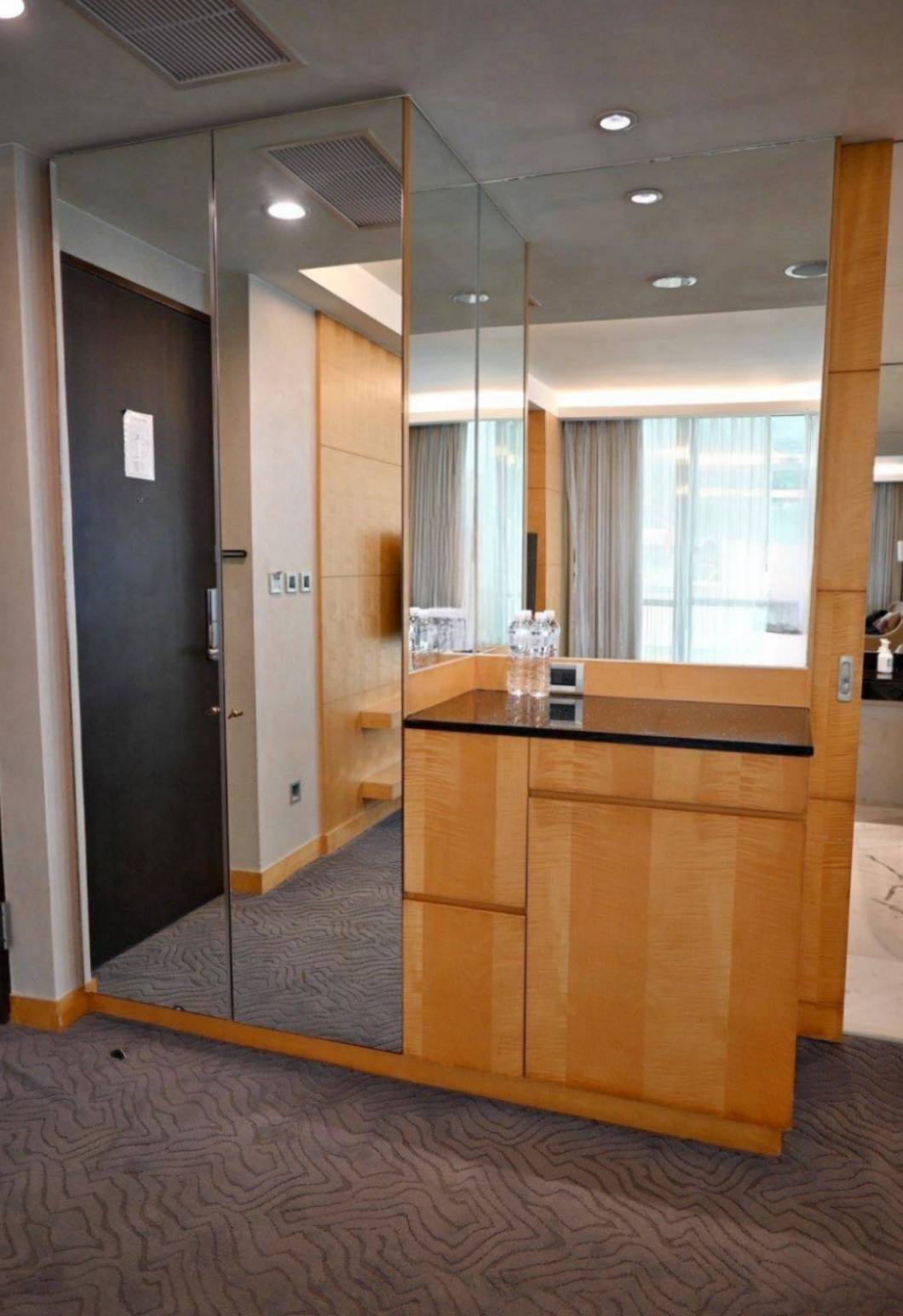 南投縣魚池鄉日月潭住宿推薦｜日月潭飯店晶澤會館THE CRYSTAL RESORT｜伊達邵商店街旁、一覽日月潭絕美湖景、媲美星級料理、亞覓湖景餐酒館美食應有盡有之晶澤會館一泊二食開箱分享！