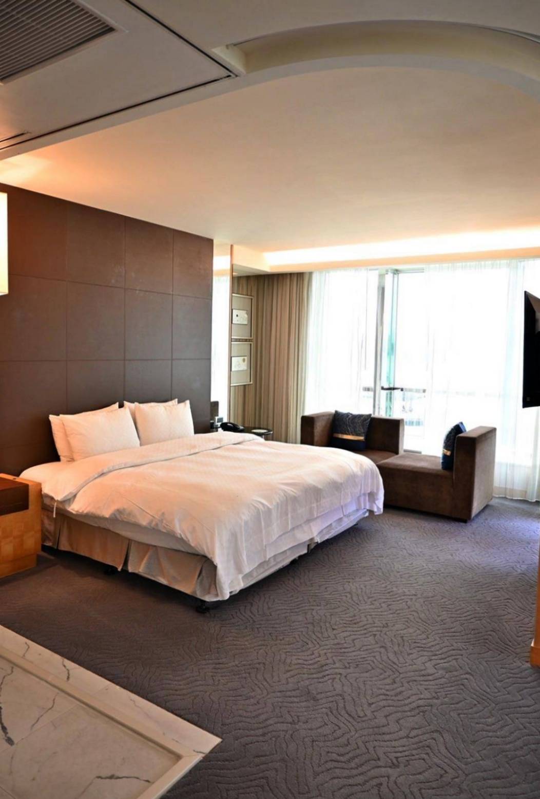 南投縣魚池鄉日月潭住宿推薦｜日月潭飯店晶澤會館THE CRYSTAL RESORT｜伊達邵商店街旁、一覽日月潭絕美湖景、媲美星級料理、亞覓湖景餐酒館美食應有盡有之晶澤會館一泊二食開箱分享！