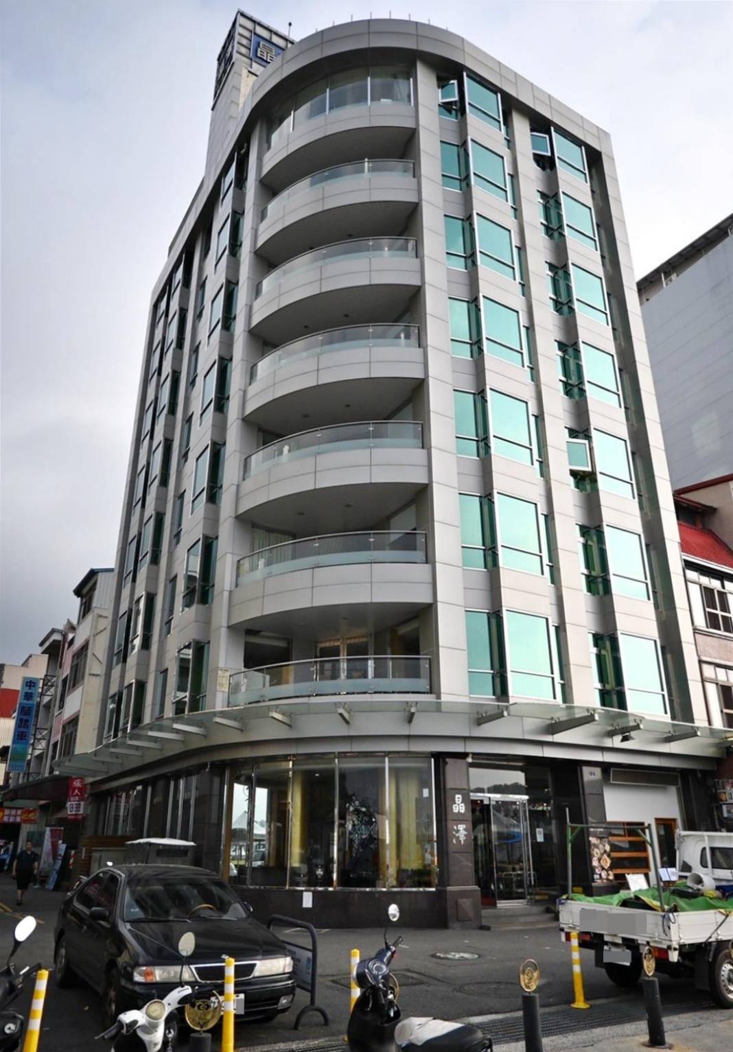 南投縣魚池鄉日月潭住宿推薦｜日月潭飯店晶澤會館THE CRYSTAL RESORT｜伊達邵商店街旁、一覽日月潭絕美湖景、媲美星級料理、亞覓湖景餐酒館美食應有盡有之晶澤會館一泊二食開箱分享！