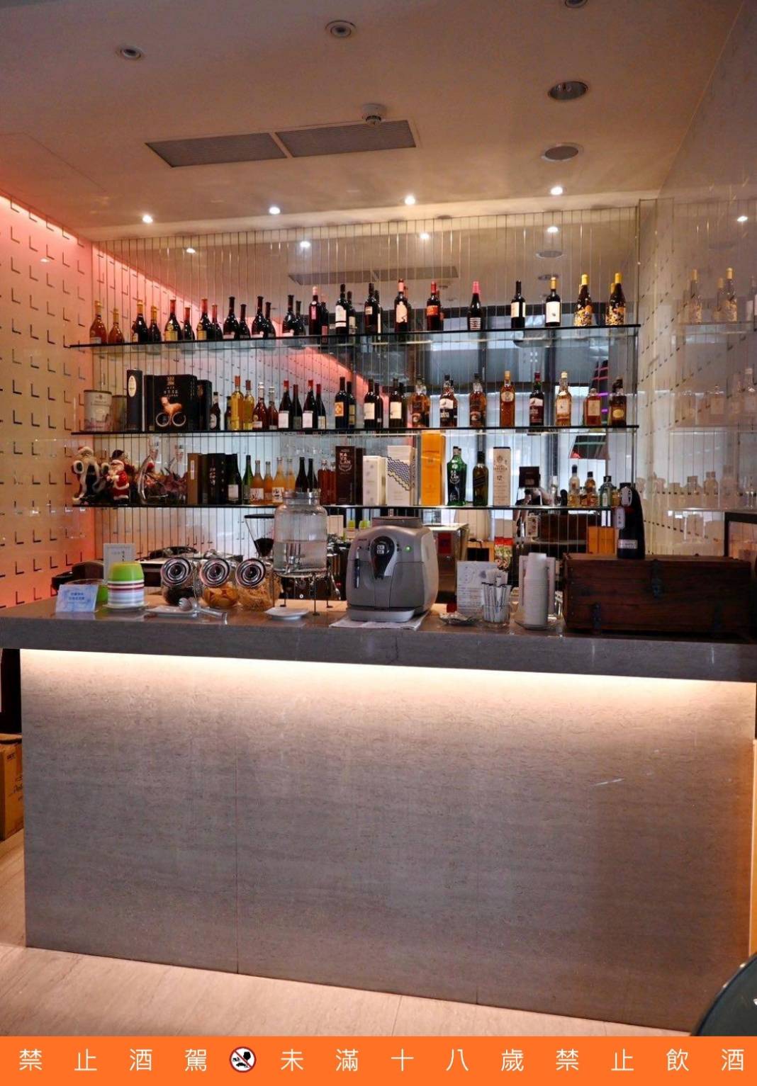 南投縣魚池鄉日月潭住宿推薦｜日月潭飯店晶澤會館THE CRYSTAL RESORT｜伊達邵商店街旁、一覽日月潭絕美湖景、媲美星級料理、亞覓湖景餐酒館美食應有盡有之晶澤會館一泊二食開箱分享！