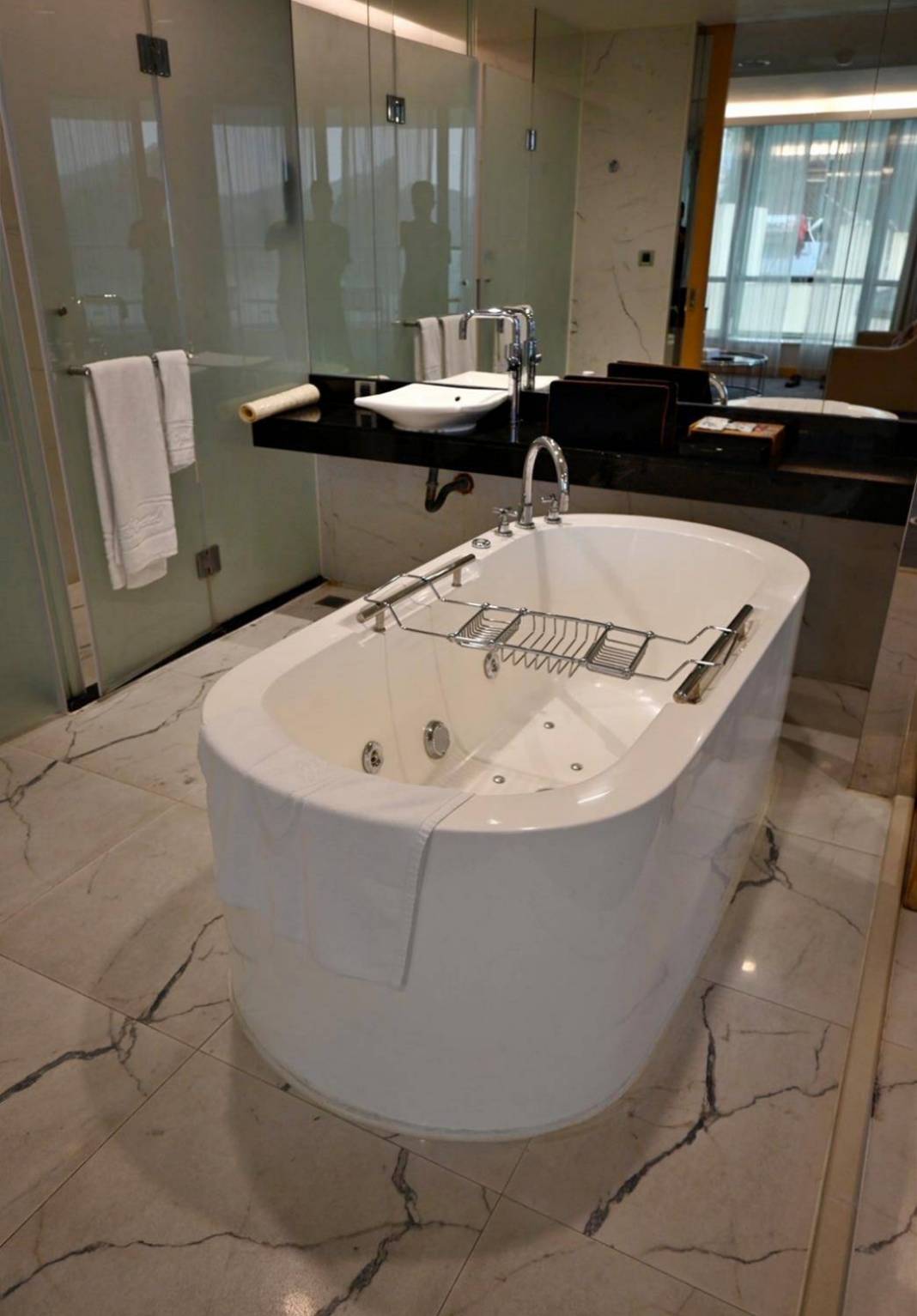 南投縣魚池鄉日月潭住宿推薦｜日月潭飯店晶澤會館THE CRYSTAL RESORT｜伊達邵商店街旁、一覽日月潭絕美湖景、媲美星級料理、亞覓湖景餐酒館美食應有盡有之晶澤會館一泊二食開箱分享！