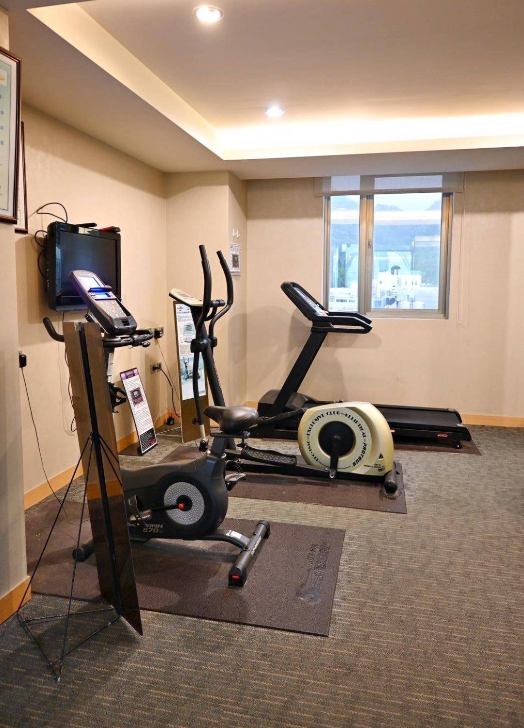 南投縣魚池鄉日月潭住宿推薦｜日月潭飯店晶澤會館THE CRYSTAL RESORT｜伊達邵商店街旁、一覽日月潭絕美湖景、媲美星級料理、亞覓湖景餐酒館美食應有盡有之晶澤會館一泊二食開箱分享！