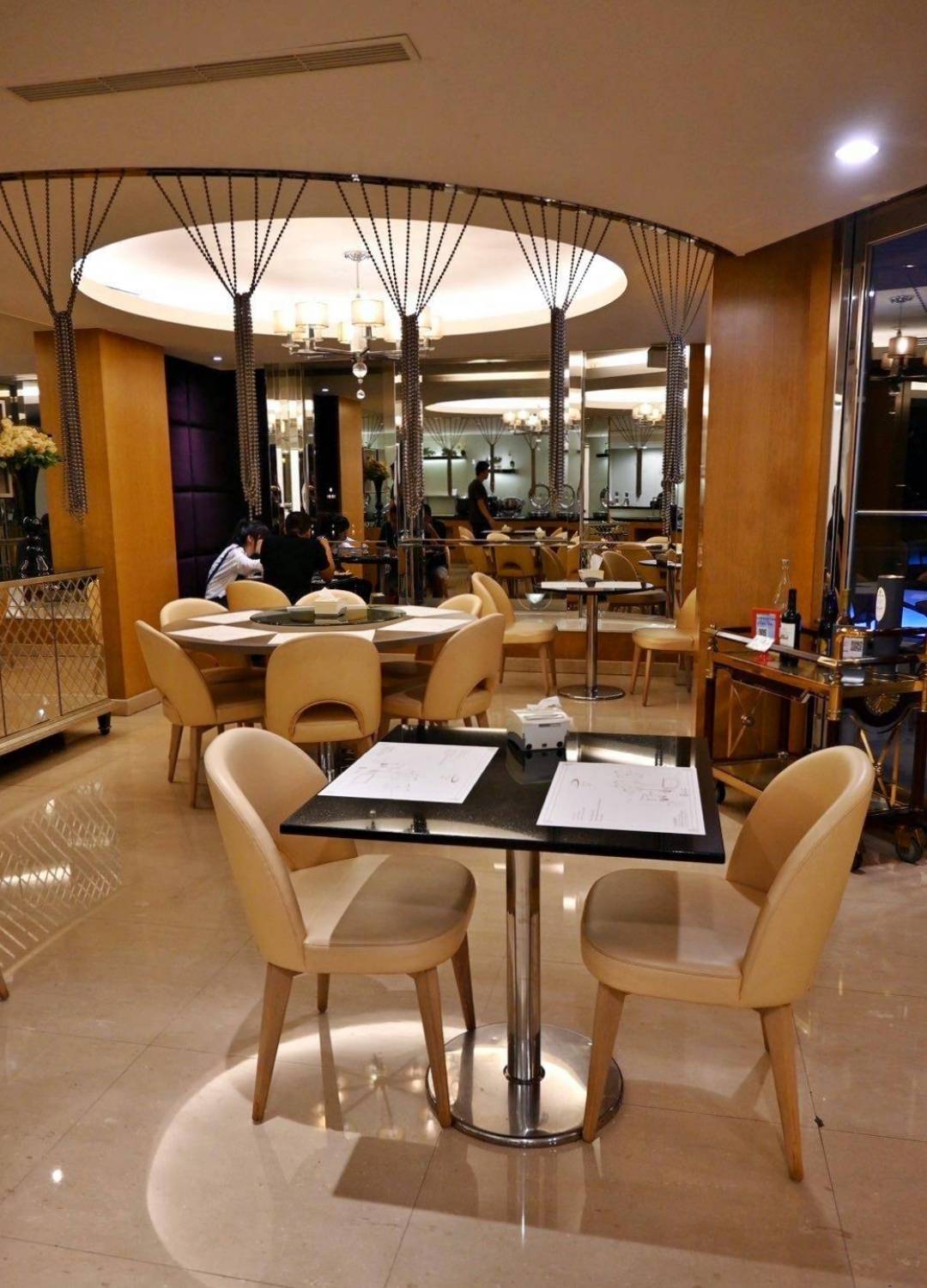 南投縣魚池鄉日月潭住宿推薦｜日月潭飯店晶澤會館THE CRYSTAL RESORT｜伊達邵商店街旁、一覽日月潭絕美湖景、媲美星級料理、亞覓湖景餐酒館美食應有盡有之晶澤會館一泊二食開箱分享！