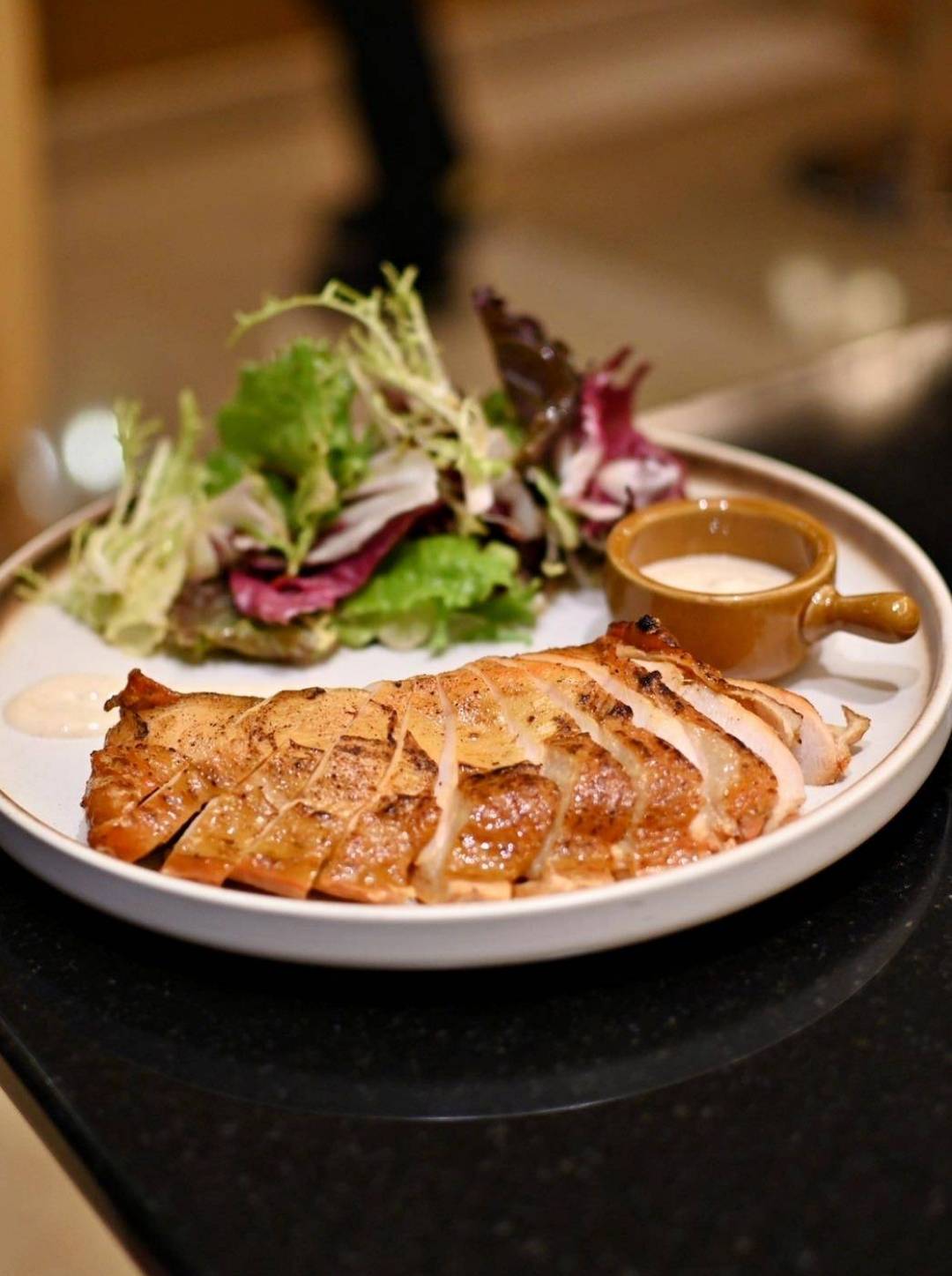 南投縣魚池鄉日月潭住宿推薦｜日月潭飯店晶澤會館THE CRYSTAL RESORT｜伊達邵商店街旁、一覽日月潭絕美湖景、媲美星級料理、亞覓湖景餐酒館美食應有盡有之晶澤會館一泊二食開箱分享！