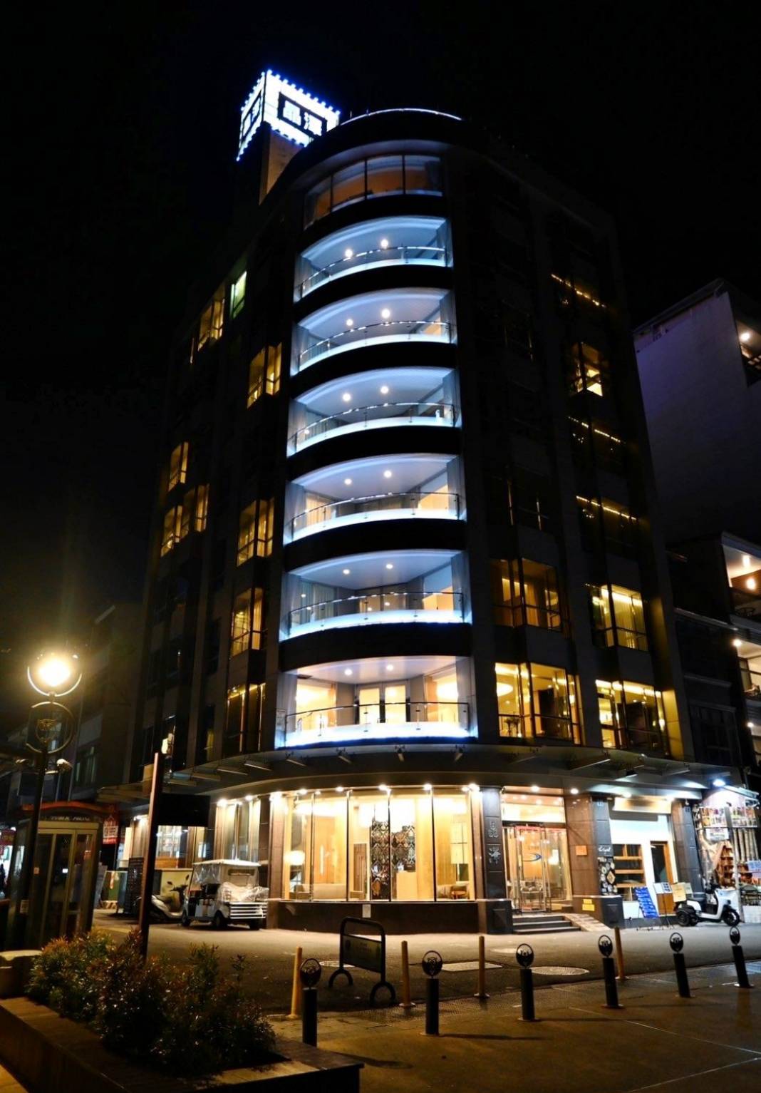 南投縣魚池鄉日月潭住宿推薦｜日月潭飯店晶澤會館THE CRYSTAL RESORT｜伊達邵商店街旁、一覽日月潭絕美湖景、媲美星級料理、亞覓湖景餐酒館美食應有盡有之晶澤會館一泊二食開箱分享！