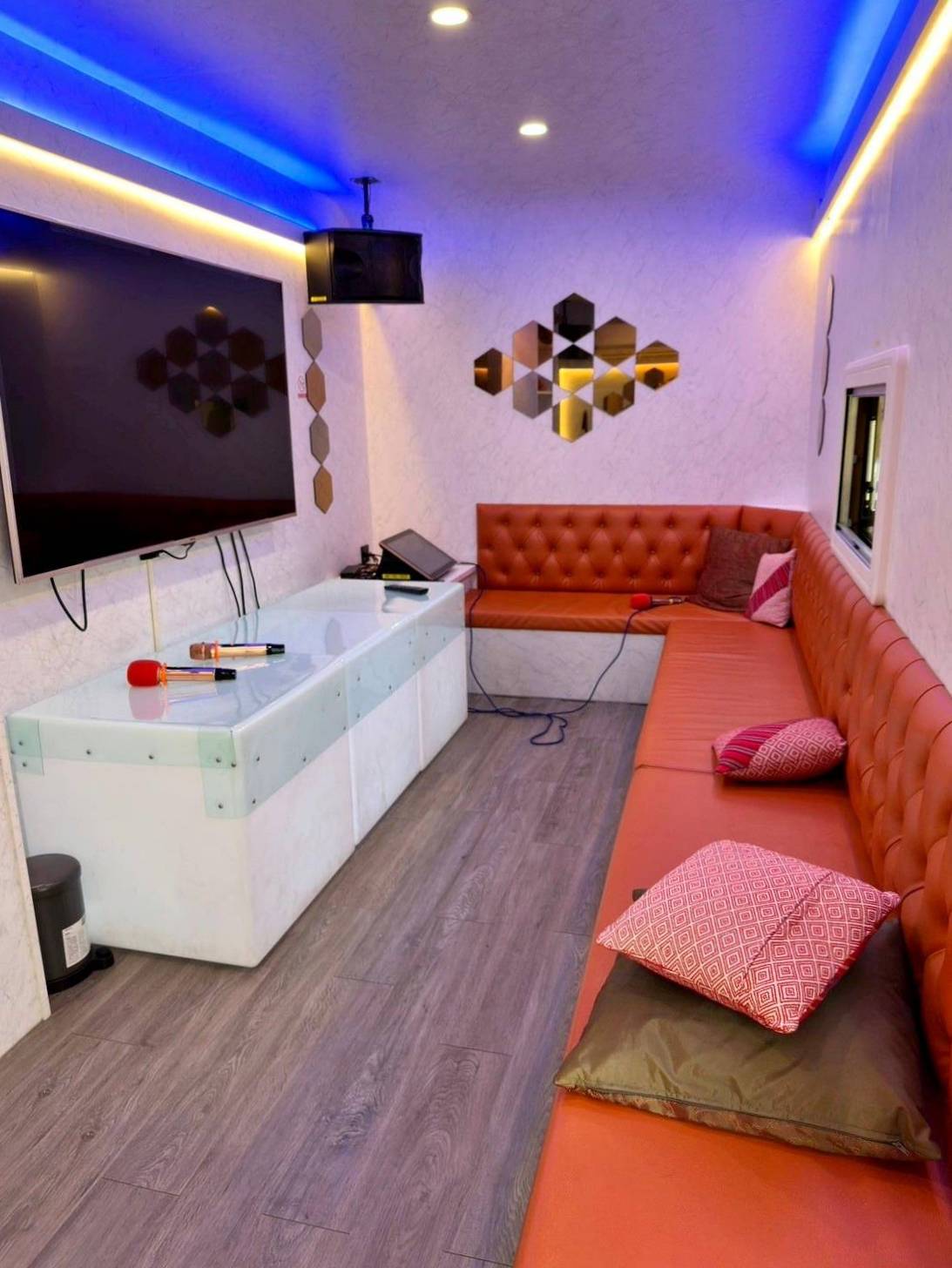 桃園市復興區露營推薦｜溪口台露營渡假園區｜夜宿諾美締露營車，兩側環山風景秀麗，適合各齡層之懶人露營入住心得分享！