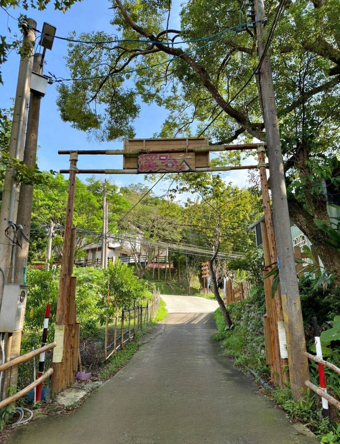 桃園市復興區露營推薦｜溪口台露營渡假園區｜夜宿諾美締露營車，兩側環山風景秀麗，適合各齡層之懶人露營入住心得分享！